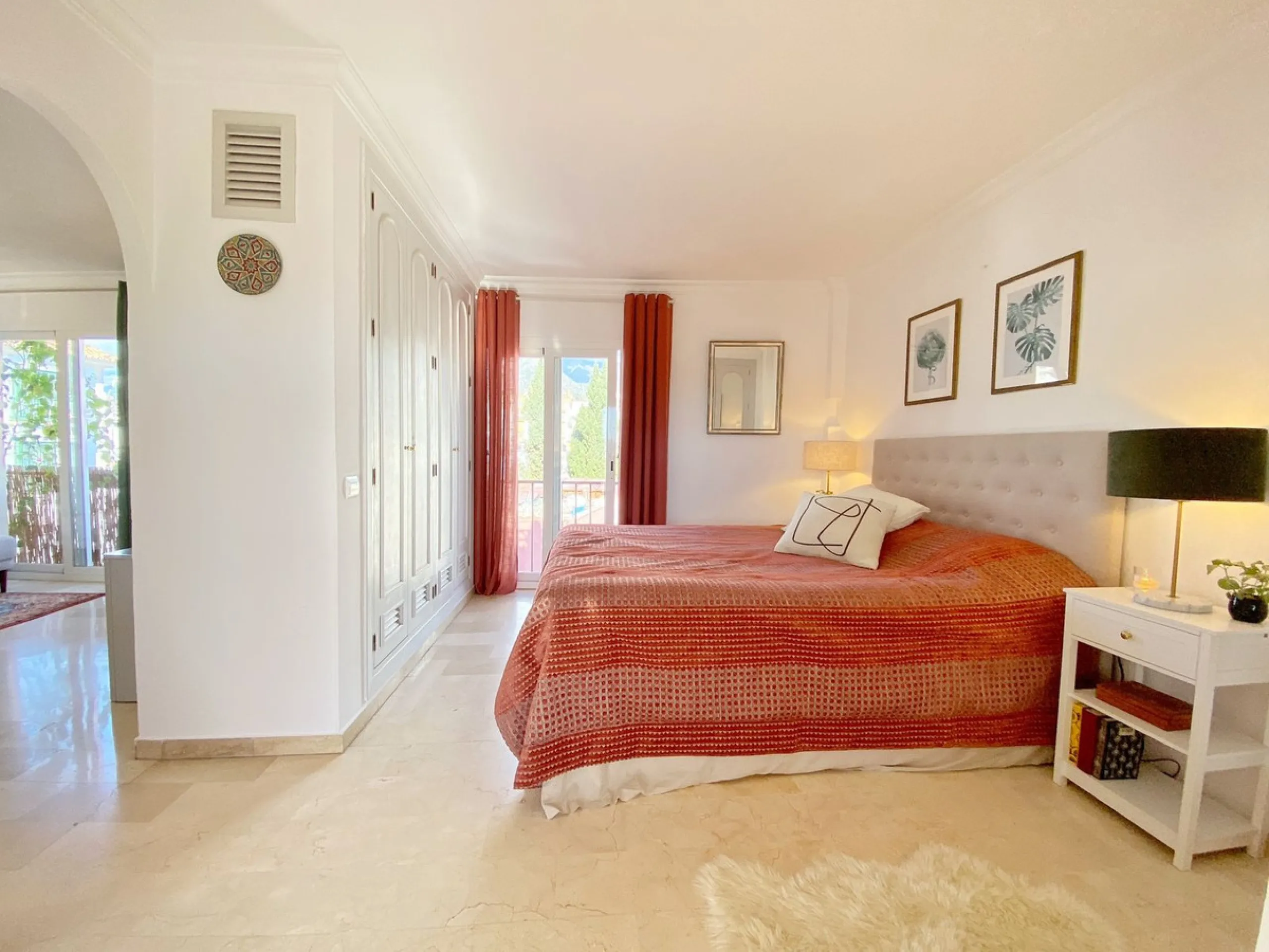 Charming penthouse with a large private terrace in the heart of the old town.