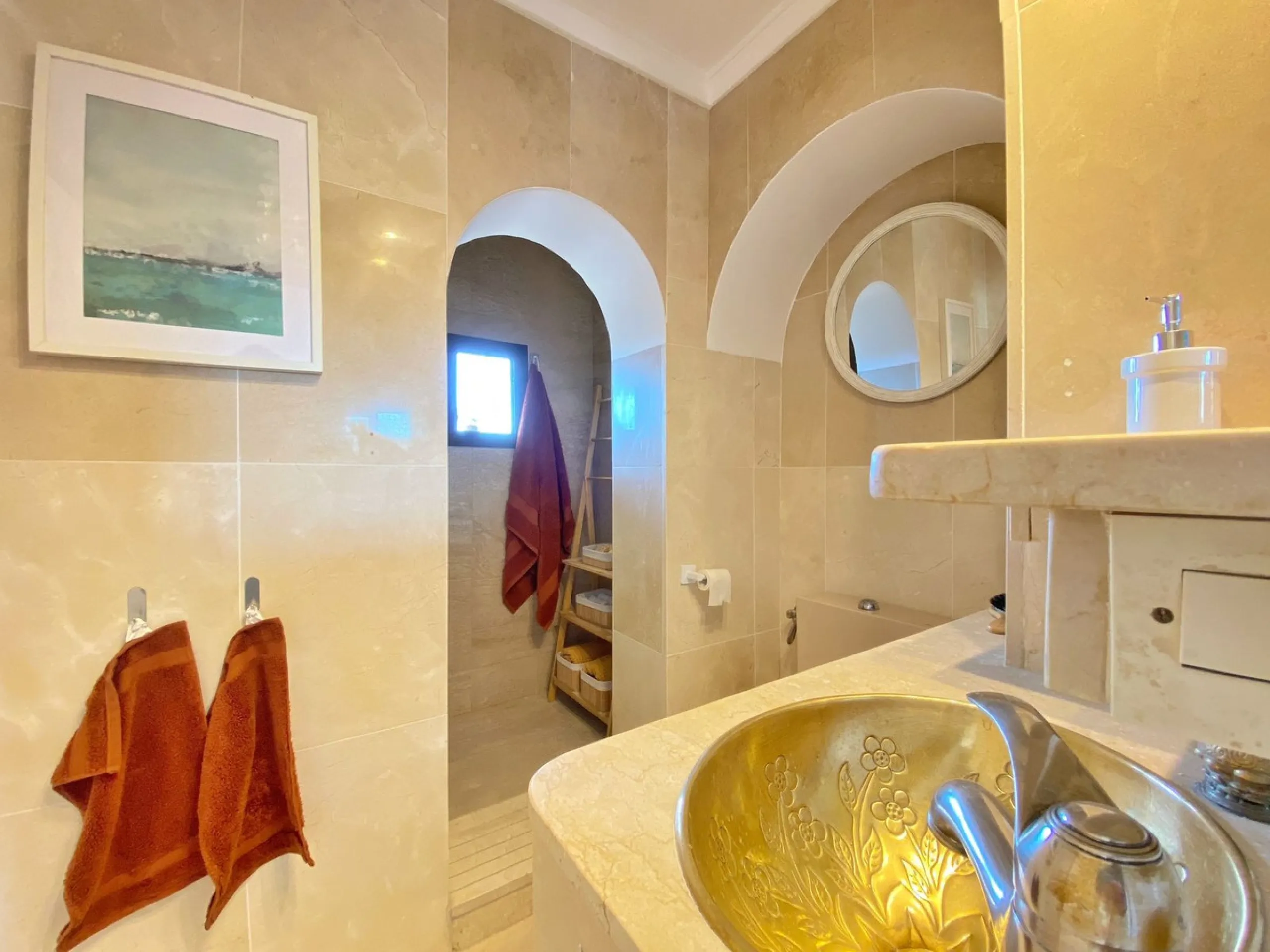 Charming penthouse with a large private terrace in the heart of the old town.