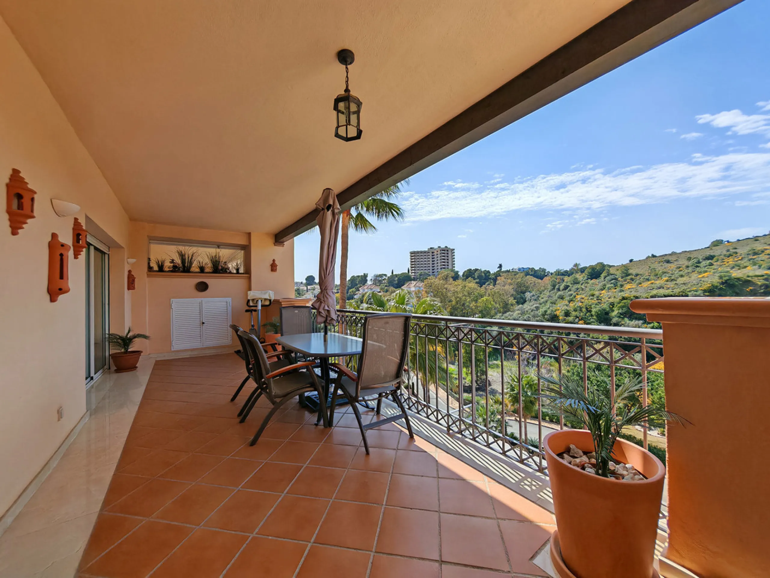 Apartment for sale in Rio Real Golf, Marbella with 2 bedrooms, 2 bathrooms, 2 en suite bathrooms and with orientation west, with communal swimming pool, private garage (1 parking spaces) and communal garden. Regarding property dimensions, it has 170 m² bu