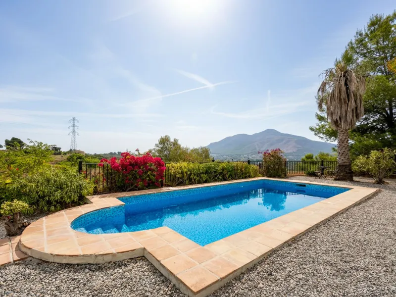 Feature Rich 3 Bedroom Finca, Great Access, Location and Views.