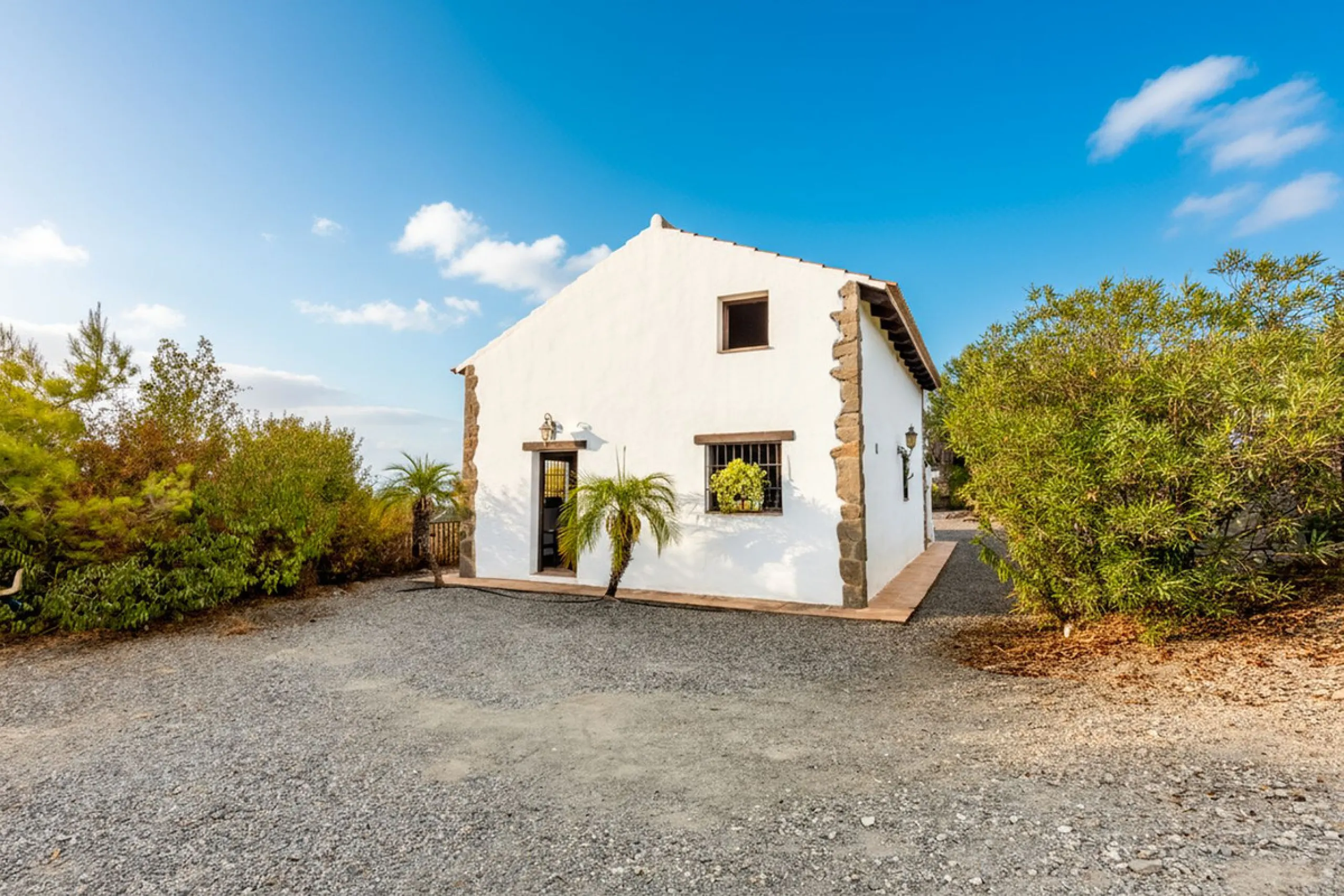 Feature Rich 3 Bedroom Finca, Great Access, Location and Views.