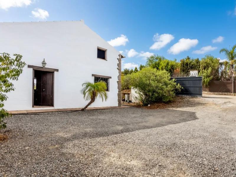 Feature Rich 3 Bedroom Finca, Great Access, Location and Views.