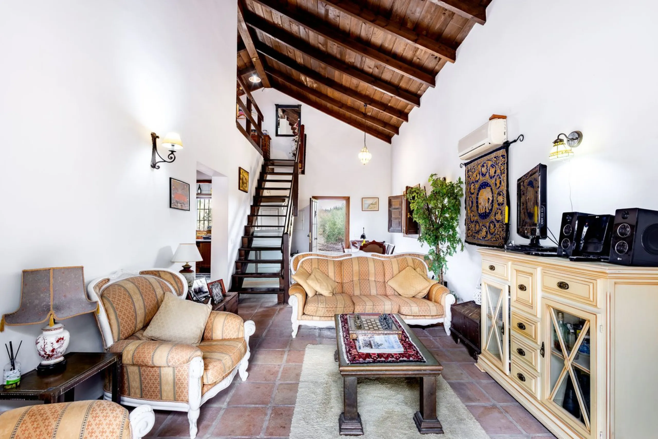 Feature Rich 3 Bedroom Finca, Great Access, Location and Views.