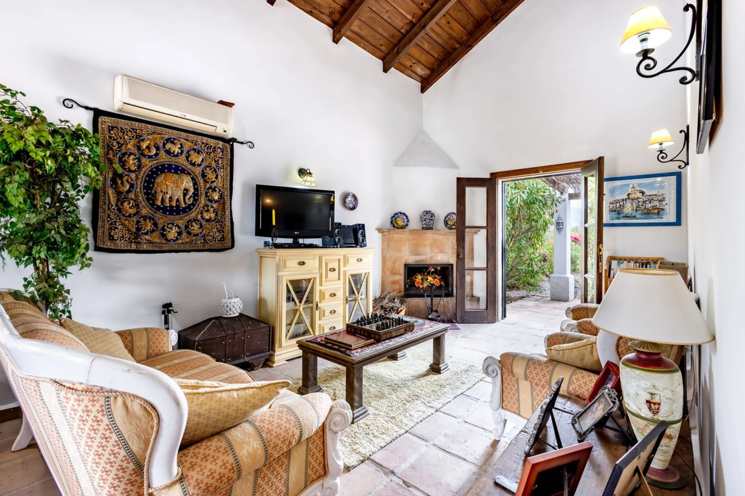 Feature Rich 3 Bedroom Finca, Great Access, Location and Views.