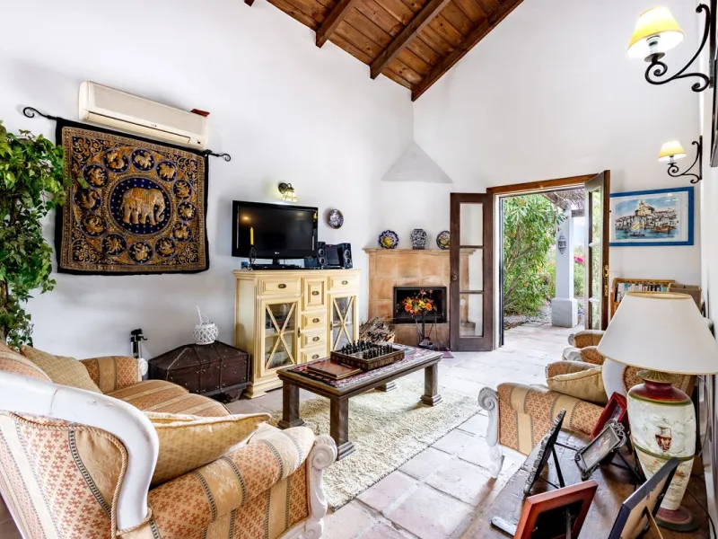 Feature Rich 3 Bedroom Finca, Great Access, Location and Views.