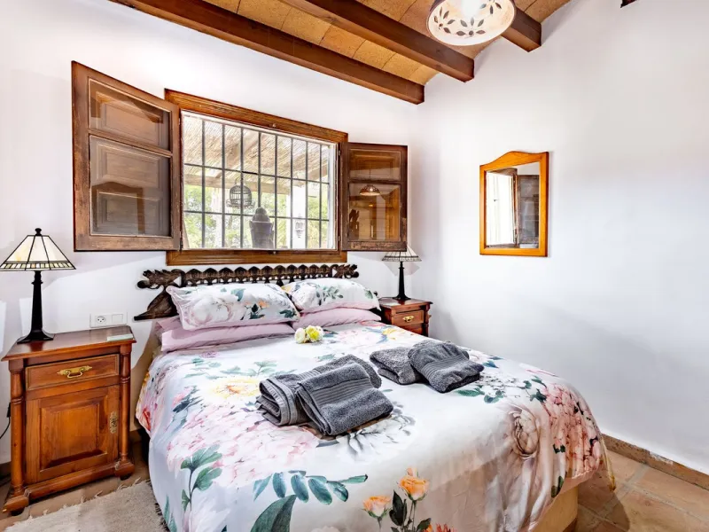 Feature Rich 3 Bedroom Finca, Great Access, Location and Views.