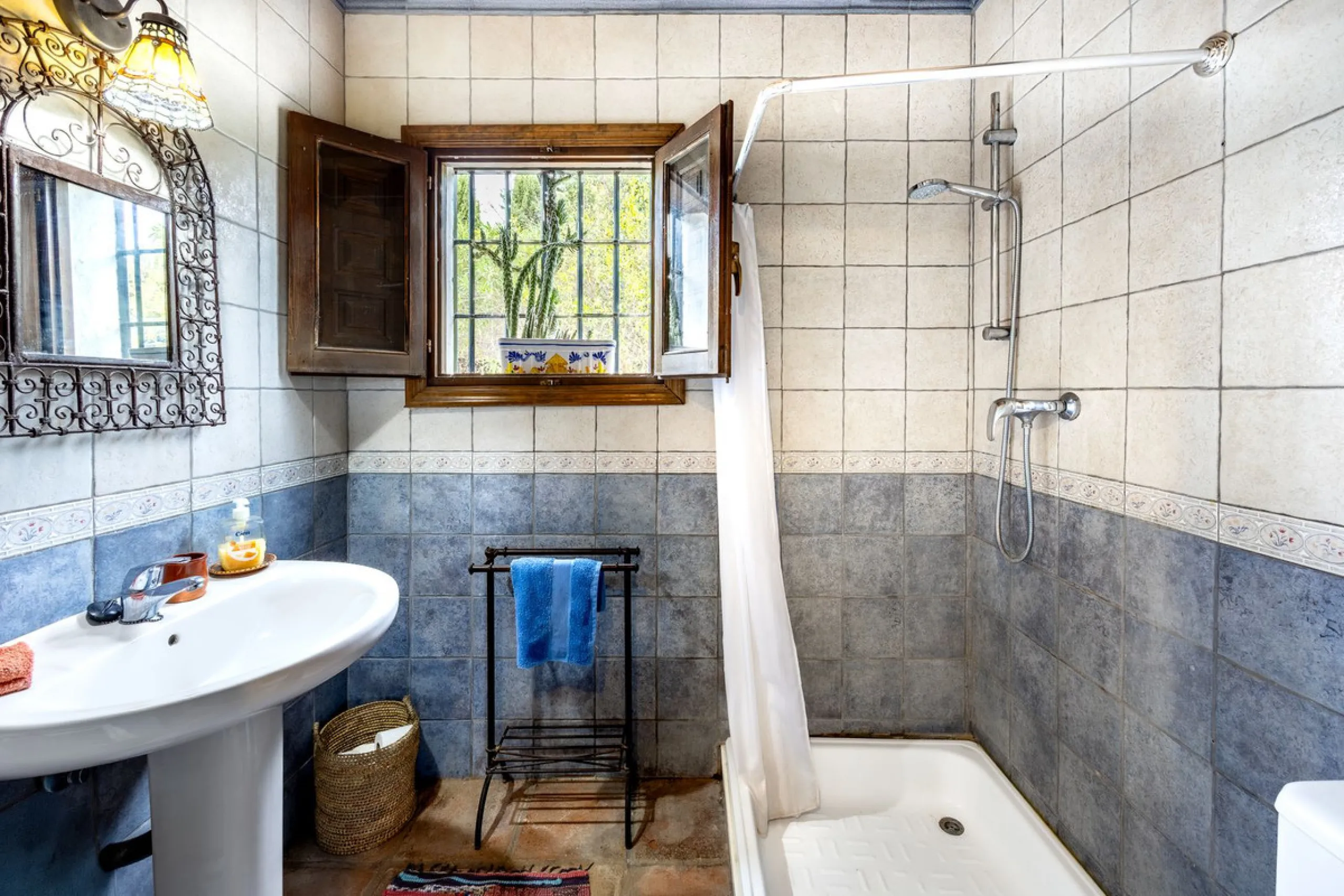 Feature Rich 3 Bedroom Finca, Great Access, Location and Views.