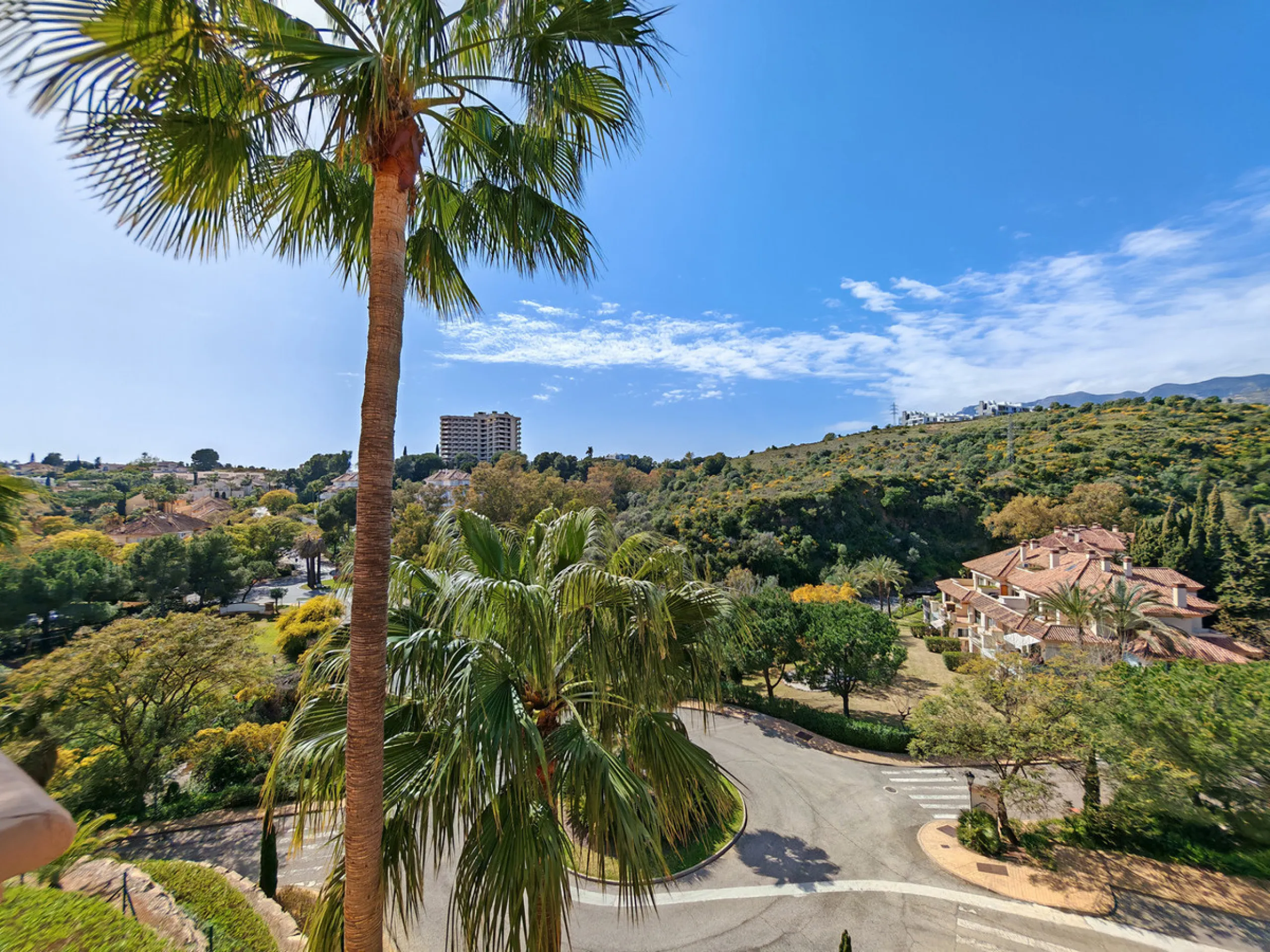 Apartment for sale in Rio Real Golf, Marbella with 2 bedrooms, 2 bathrooms, 2 en suite bathrooms and with orientation west, with communal swimming pool, private garage (1 parking spaces) and communal garden. Regarding property dimensions, it has 170 m² bu