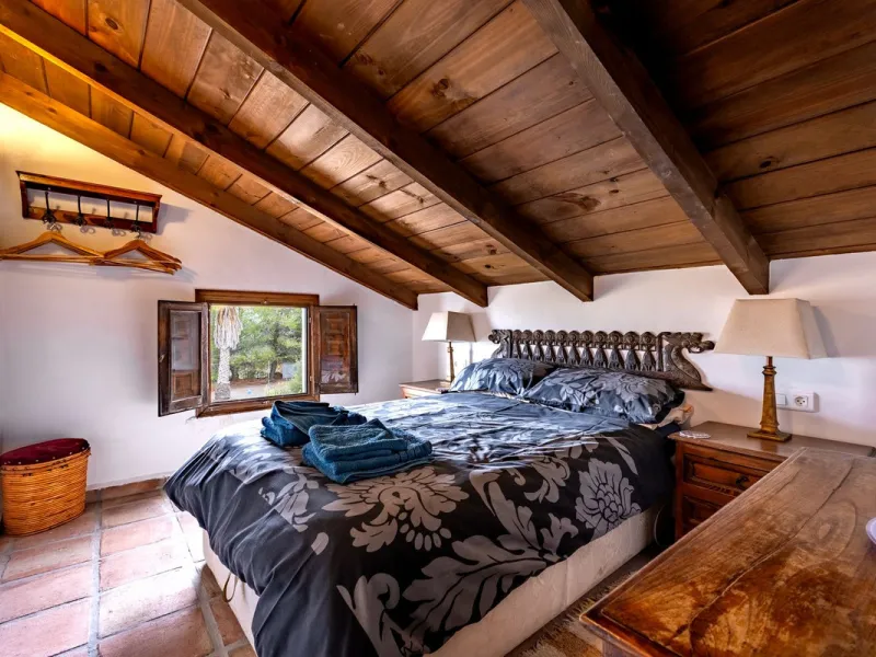 Feature Rich 3 Bedroom Finca, Great Access, Location and Views.