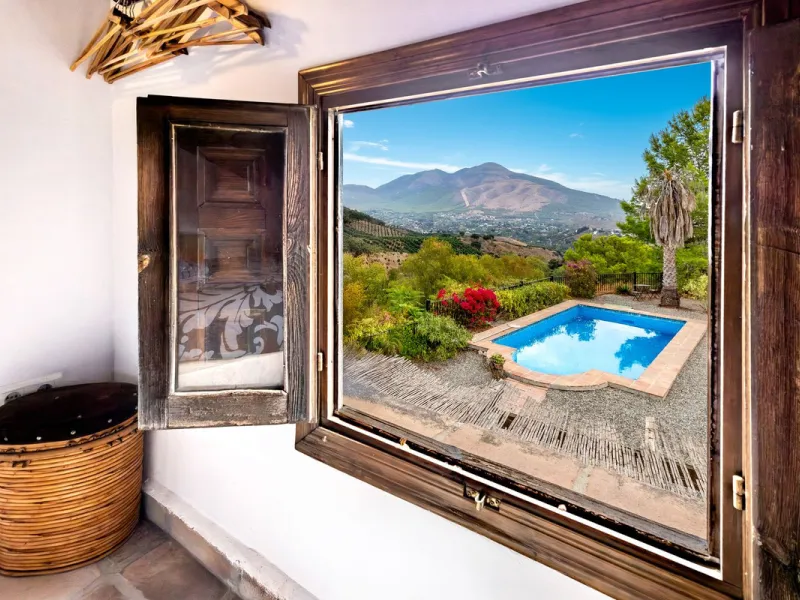 Feature Rich 3 Bedroom Finca, Great Access, Location and Views.