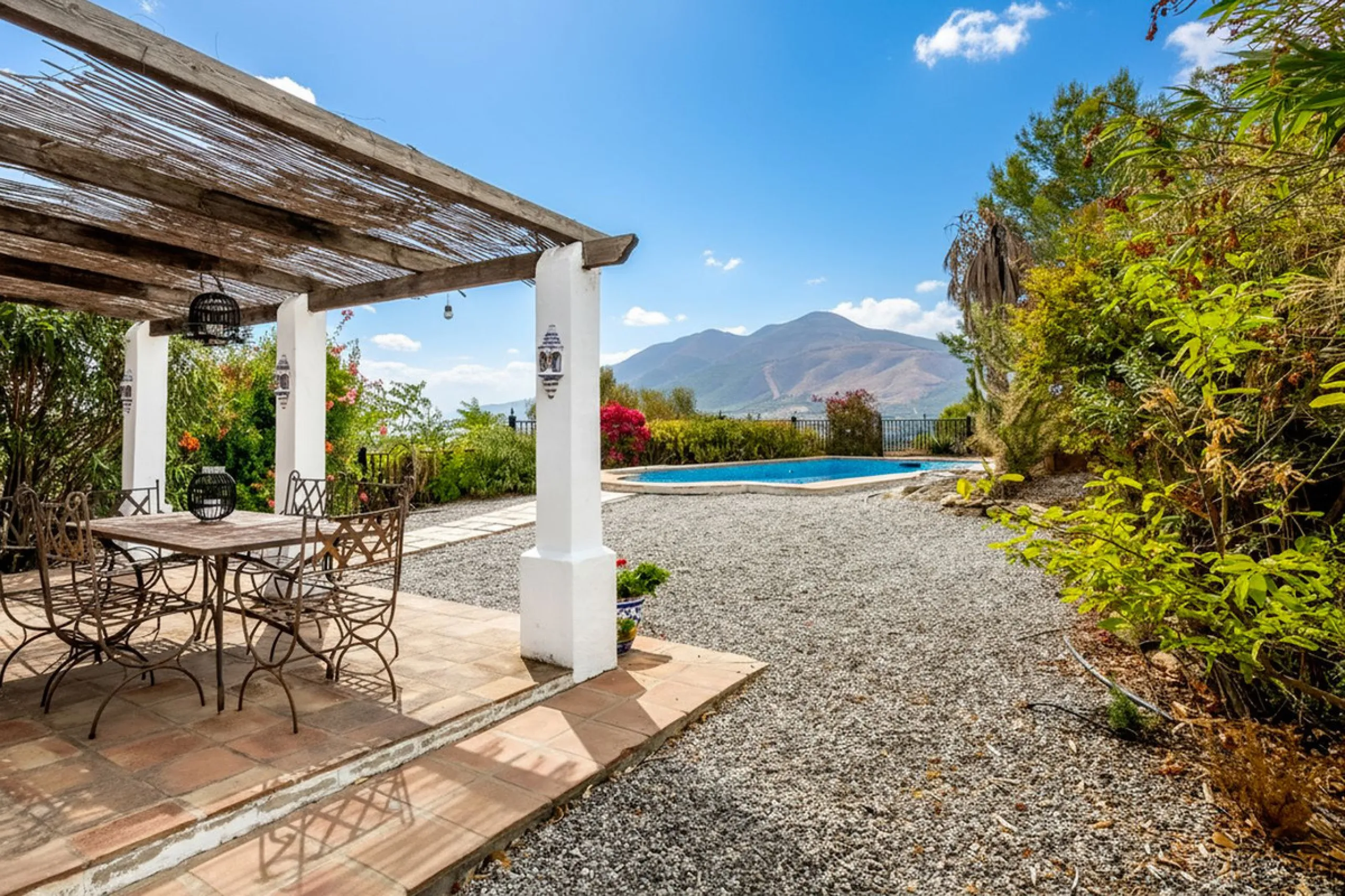 Feature Rich 3 Bedroom Finca, Great Access, Location and Views.