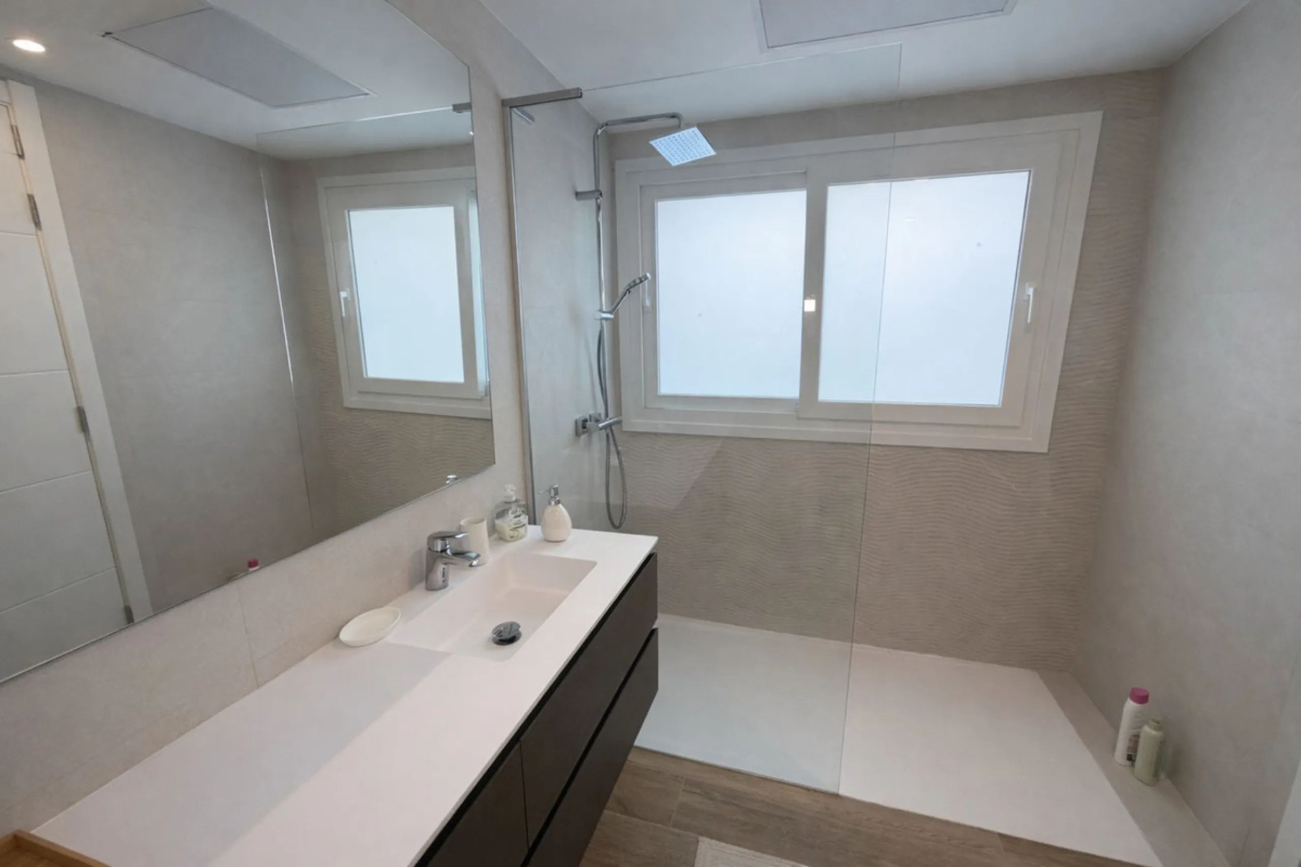 Apartment - Ground Floor Apartment в продаже в Casares, Málaga. В доме 2 спален и 2 ванных комнат. Площадь дома 109 м². Площадь участка 422 м²