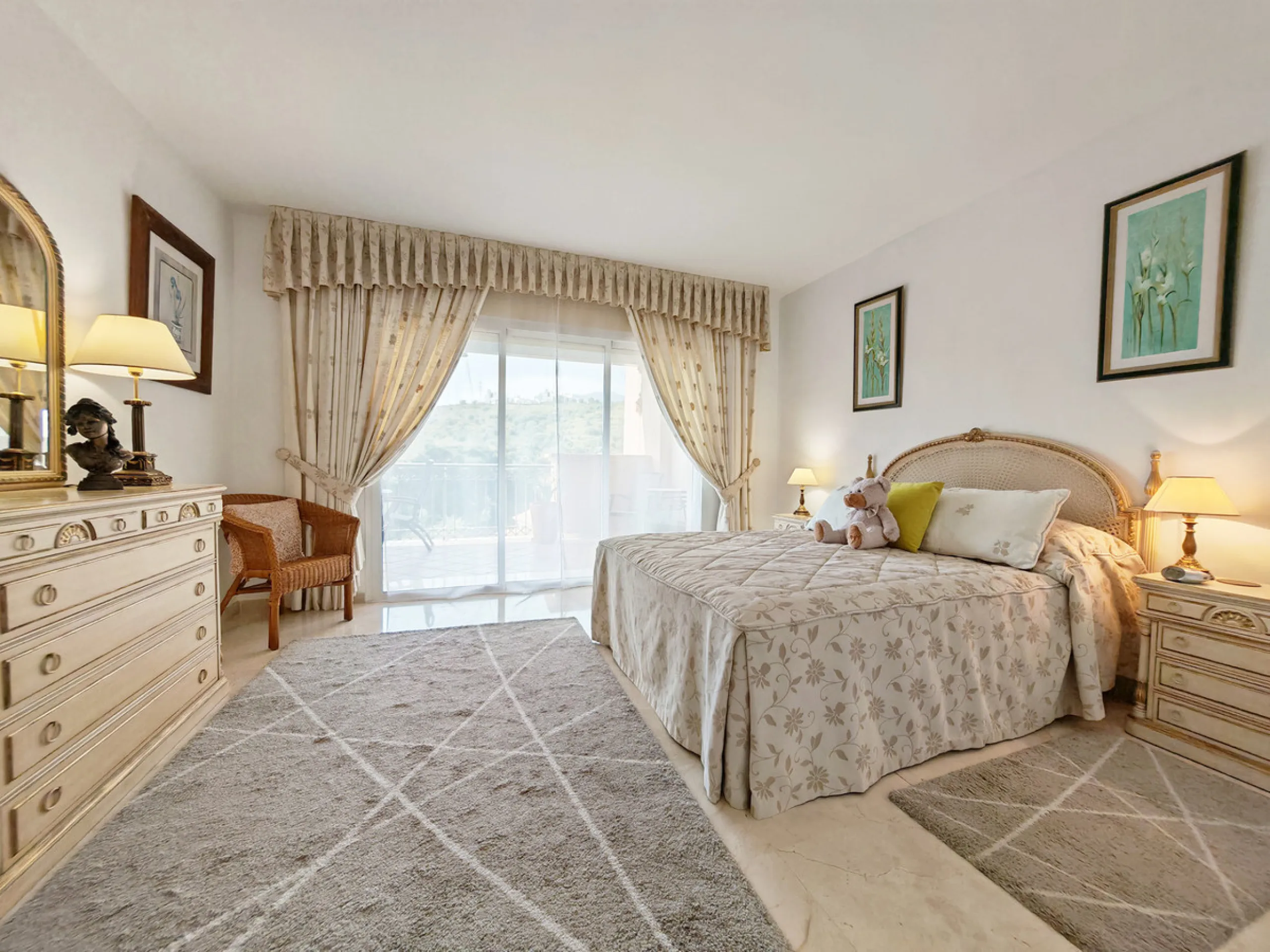 Apartment for sale in Rio Real Golf, Marbella with 2 bedrooms, 2 bathrooms, 2 en suite bathrooms and with orientation west, with communal swimming pool, private garage (1 parking spaces) and communal garden. Regarding property dimensions, it has 170 m² bu