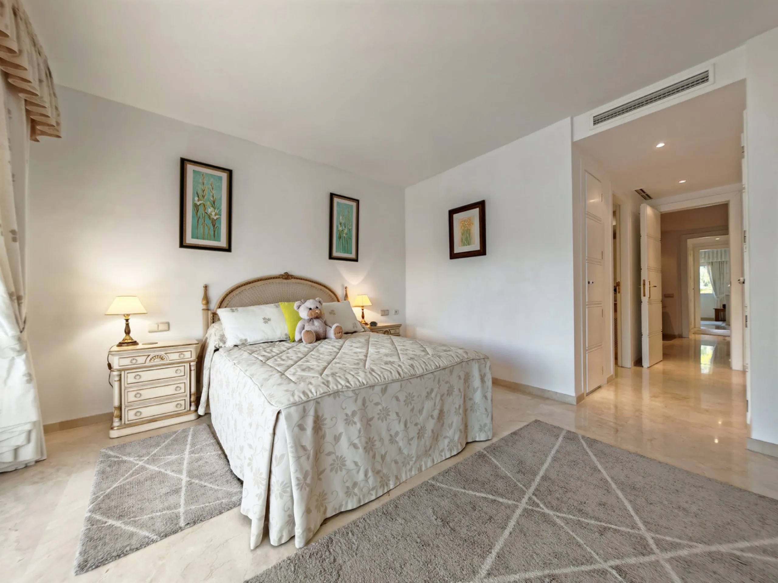 Apartment for sale in Rio Real Golf, Marbella with 2 bedrooms, 2 bathrooms, 2 en suite bathrooms and with orientation west, with communal swimming pool, private garage (1 parking spaces) and communal garden. Regarding property dimensions, it has 170 m² bu
