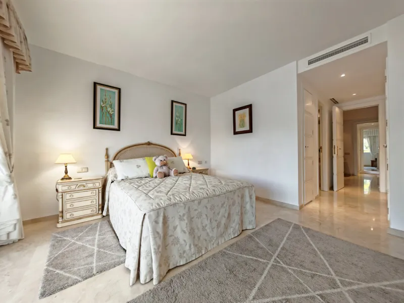 Apartment for sale in Rio Real Golf, Marbella with 2 bedrooms, 2 bathrooms, 2 en suite bathrooms and with orientation west, with communal swimming pool, private garage (1 parking spaces) and communal garden. Regarding property dimensions, it has 170 m² bu