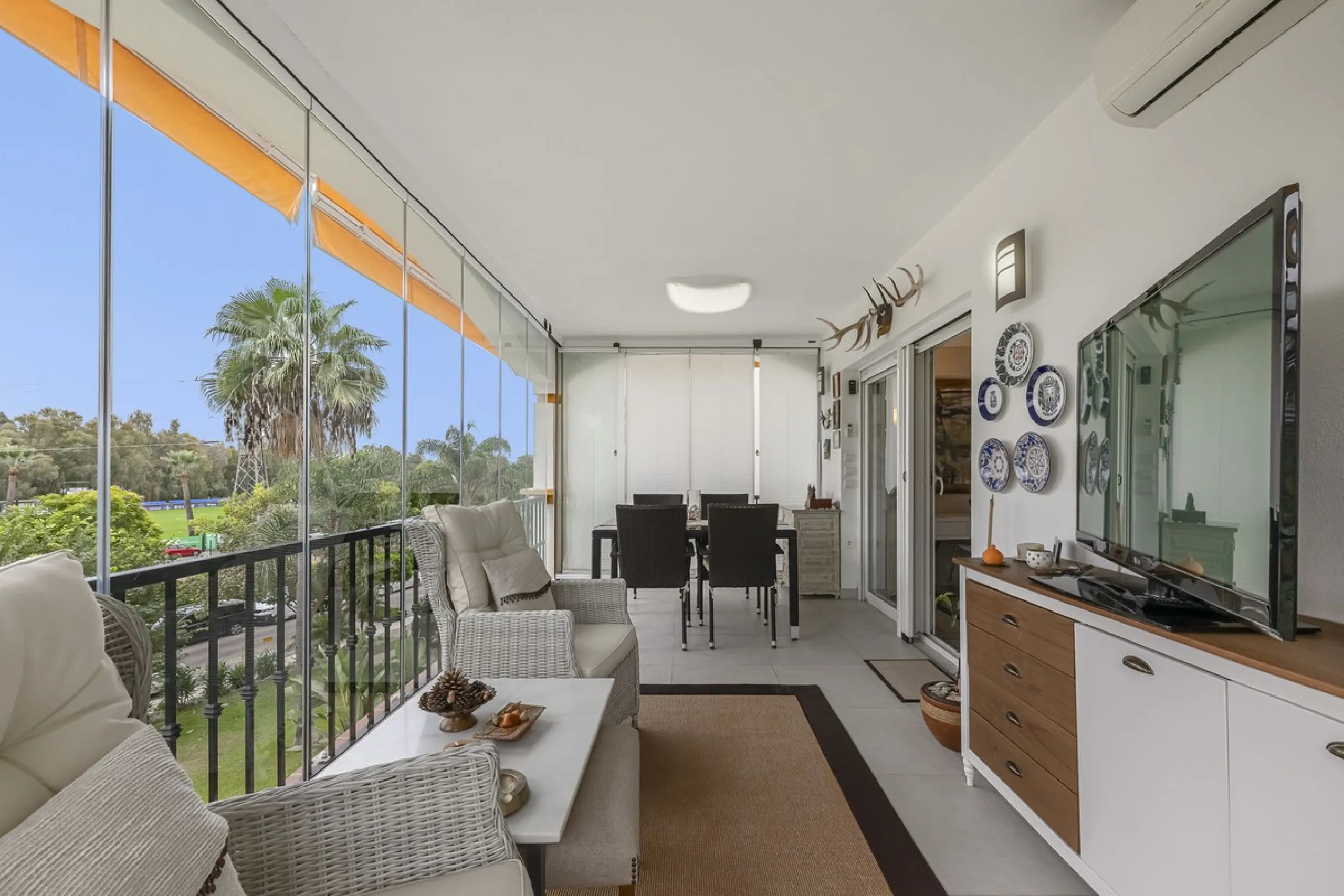 Apartment - Middle Floor Apartment в продаже в Marbella, Málaga. В доме 2 спален и 2 ванных комнат. Площадь дома 84 м²