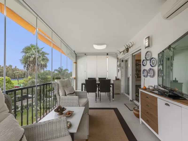 Apartment - Middle Floor Apartment в продаже в Marbella, Málaga. В доме 2 спален и 2 ванных комнат. Площадь дома 84 м²