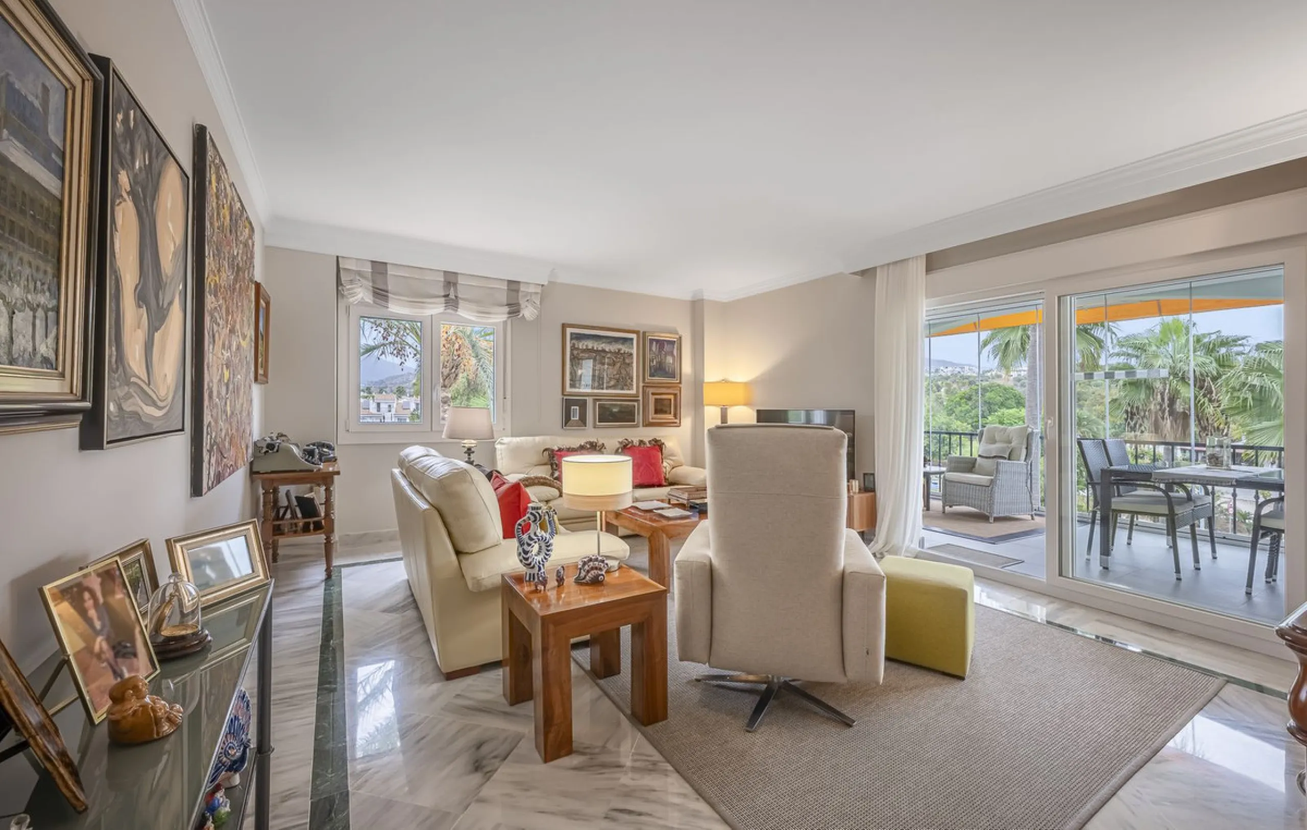 Apartment - Middle Floor Apartment в продаже в Marbella, Málaga. В доме 2 спален и 2 ванных комнат. Площадь дома 84 м²