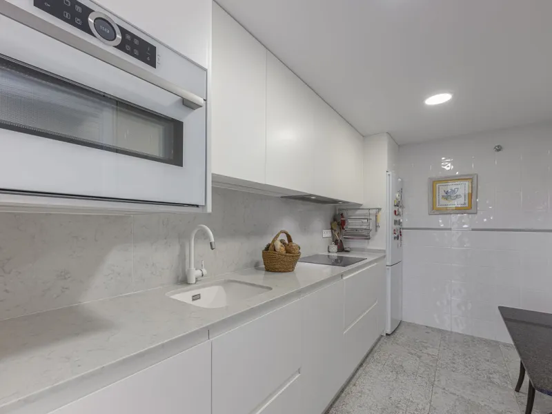 Apartment - Middle Floor Apartment в продаже в Marbella, Málaga. В доме 2 спален и 2 ванных комнат. Площадь дома 84 м²
