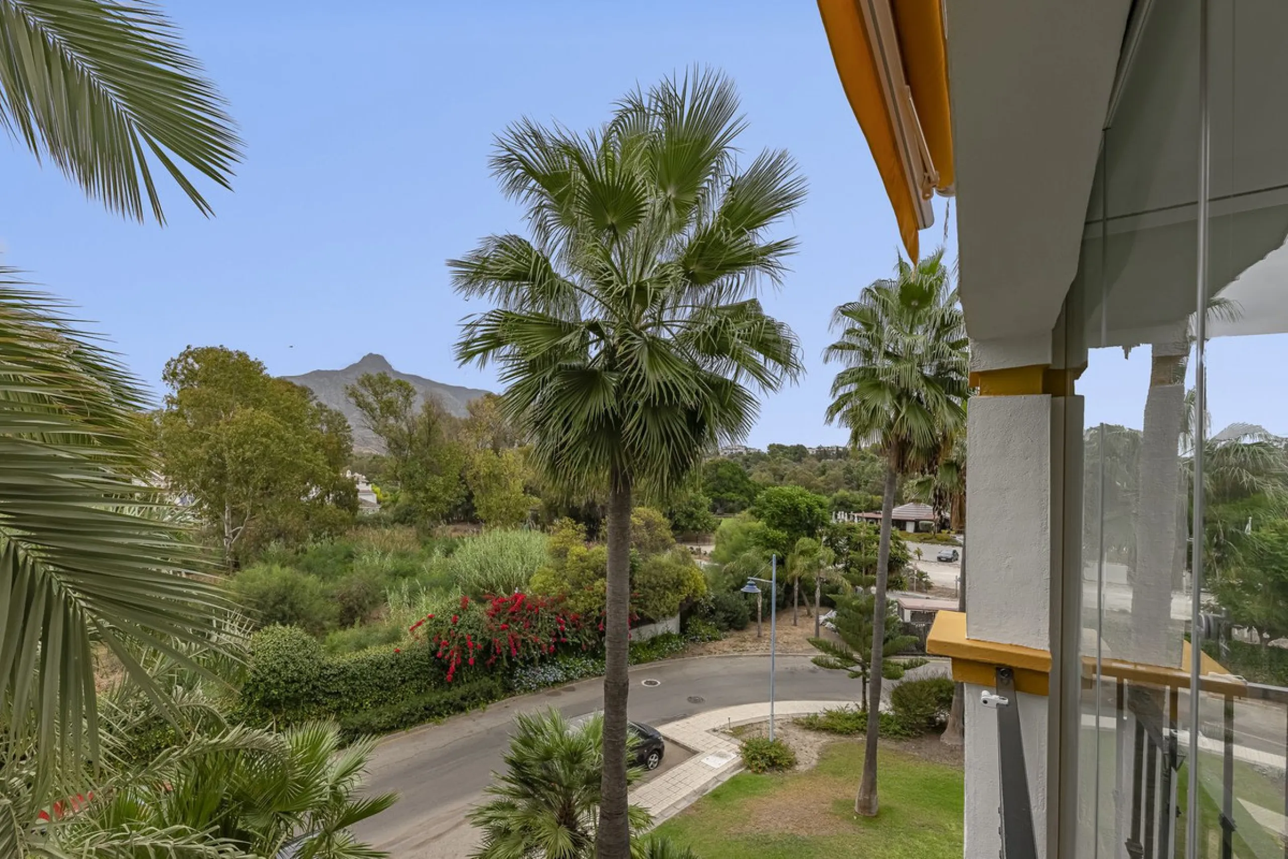 Apartment - Middle Floor Apartment в продаже в Marbella, Málaga. В доме 2 спален и 2 ванных комнат. Площадь дома 84 м²