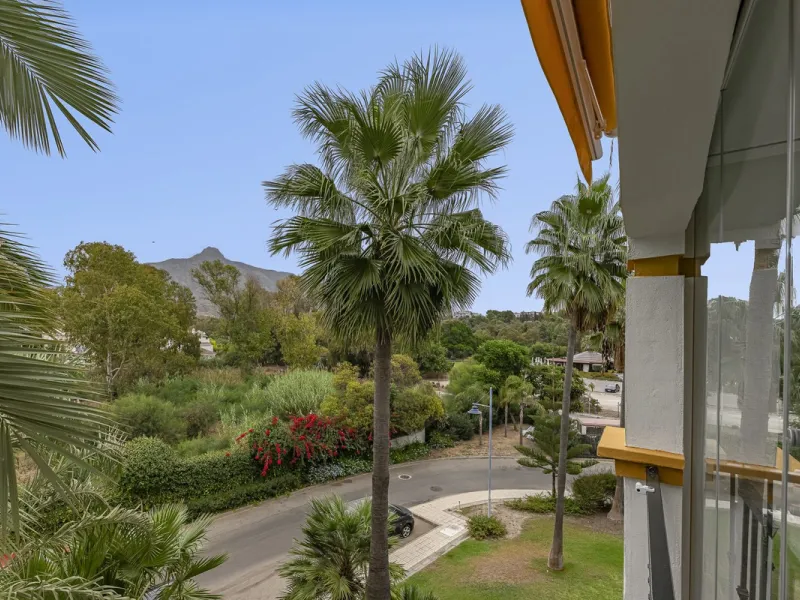 Apartment - Middle Floor Apartment в продаже в Marbella, Málaga. В доме 2 спален и 2 ванных комнат. Площадь дома 84 м²