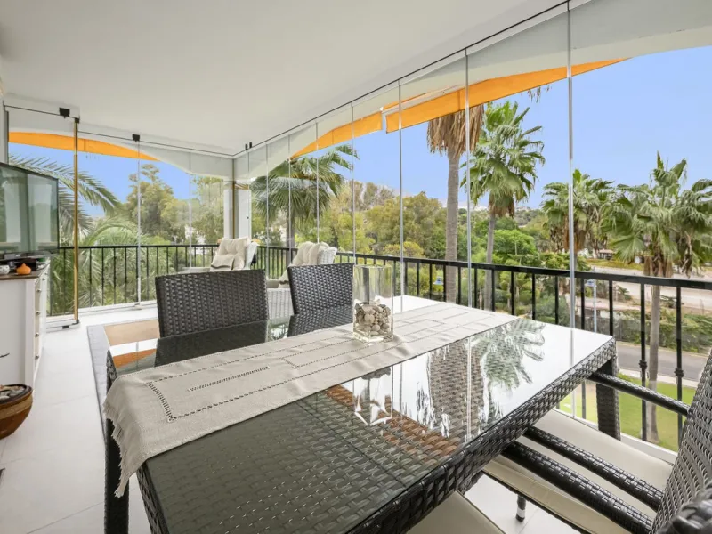Apartment - Middle Floor Apartment в продаже в Marbella, Málaga. В доме 2 спален и 2 ванных комнат. Площадь дома 84 м²