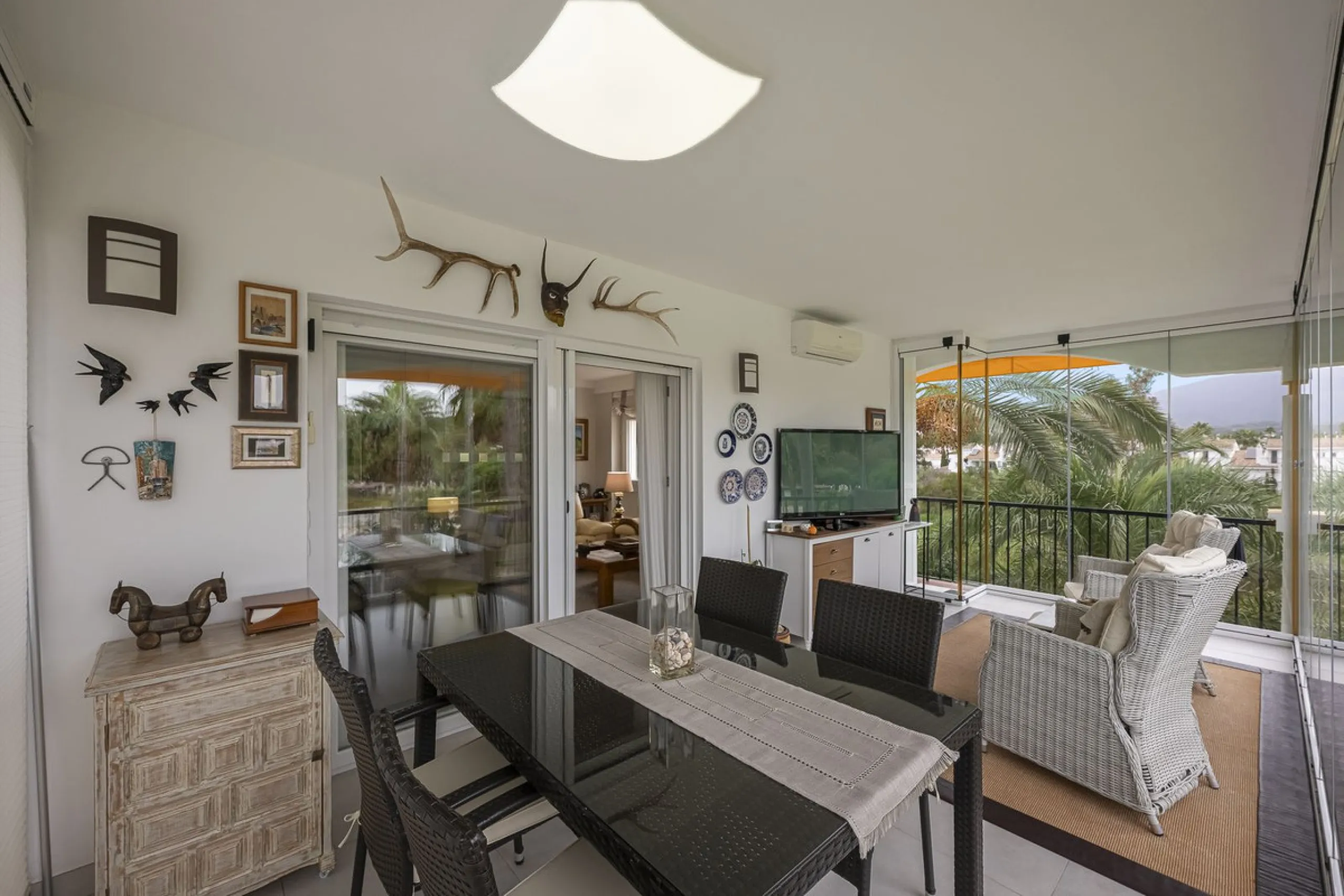 Apartment - Middle Floor Apartment в продаже в Marbella, Málaga. В доме 2 спален и 2 ванных комнат. Площадь дома 84 м²
