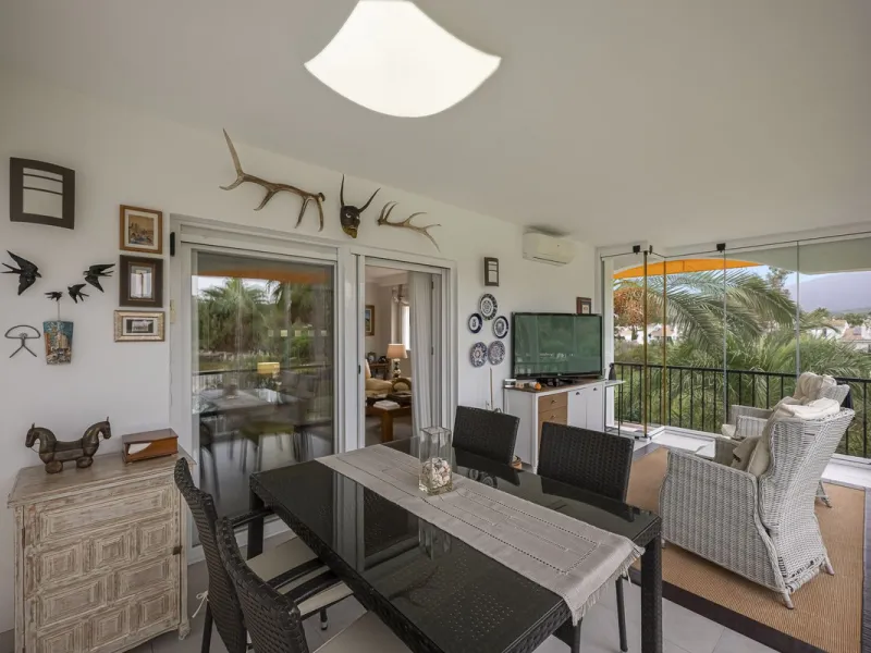 Apartment - Middle Floor Apartment в продаже в Marbella, Málaga. В доме 2 спален и 2 ванных комнат. Площадь дома 84 м²