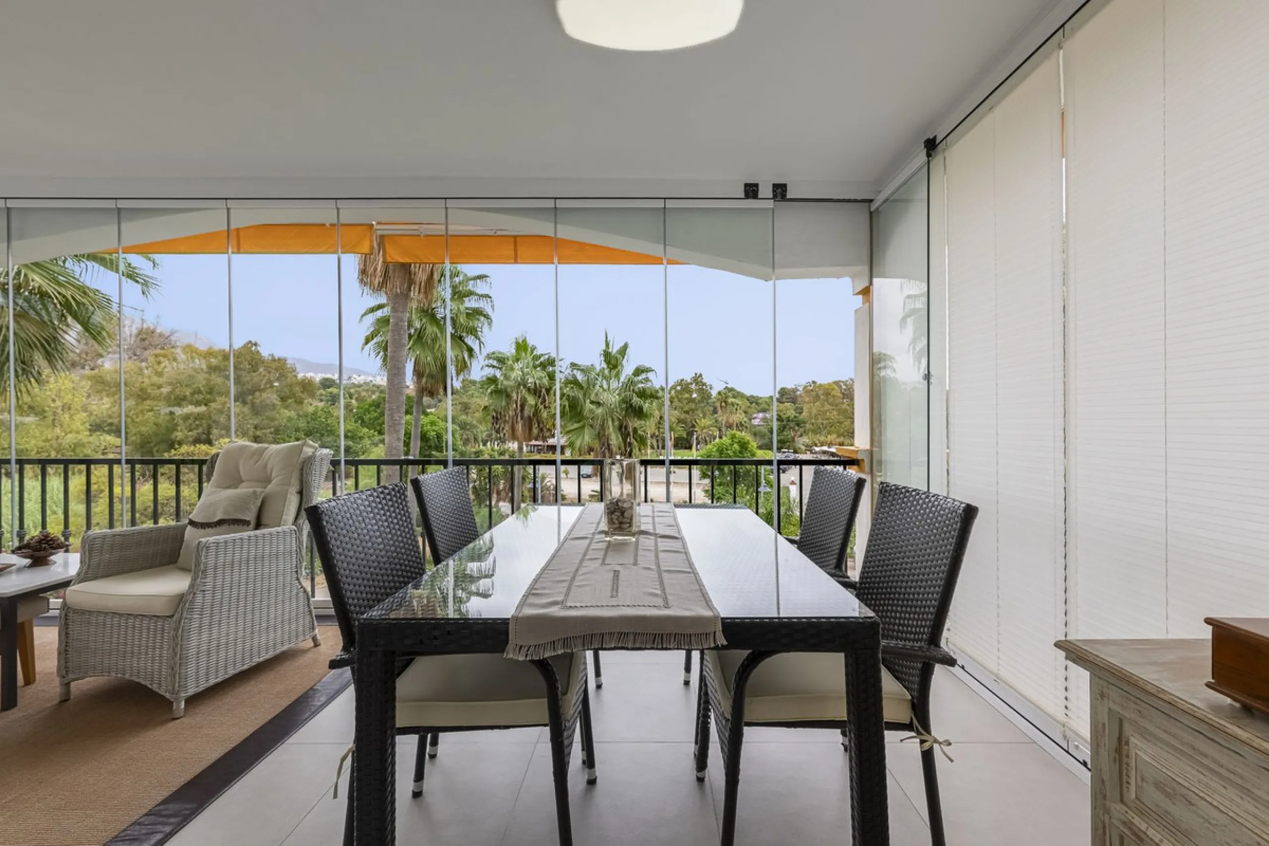 Apartment - Middle Floor Apartment в продаже в Marbella, Málaga. В доме 2 спален и 2 ванных комнат. Площадь дома 84 м²