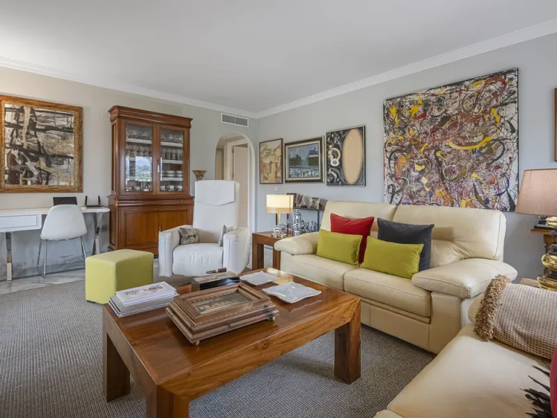 Apartment - Middle Floor Apartment в продаже в Marbella, Málaga. В доме 2 спален и 2 ванных комнат. Площадь дома 84 м²