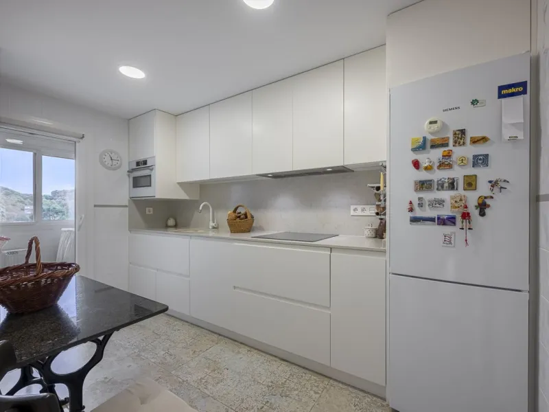 Apartment - Middle Floor Apartment в продаже в Marbella, Málaga. В доме 2 спален и 2 ванных комнат. Площадь дома 84 м²