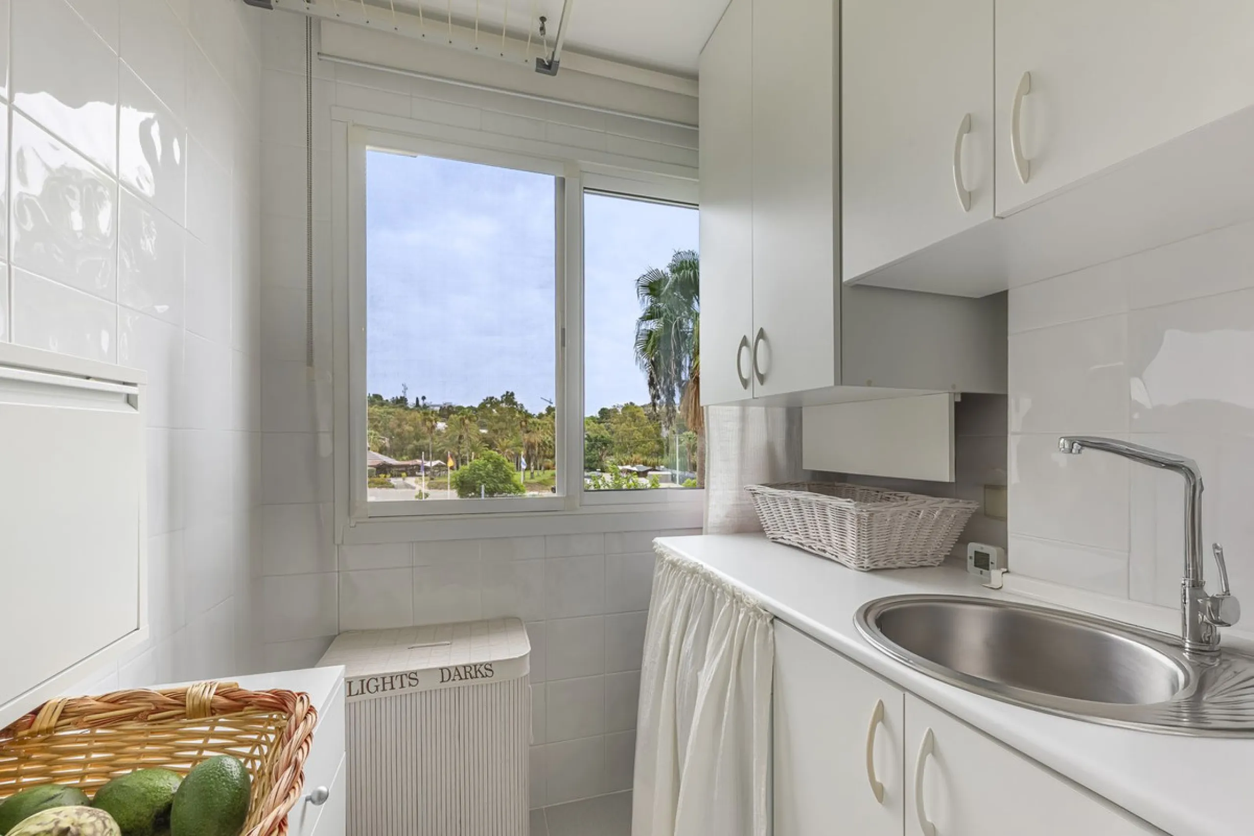 Apartment - Middle Floor Apartment в продаже в Marbella, Málaga. В доме 2 спален и 2 ванных комнат. Площадь дома 84 м²