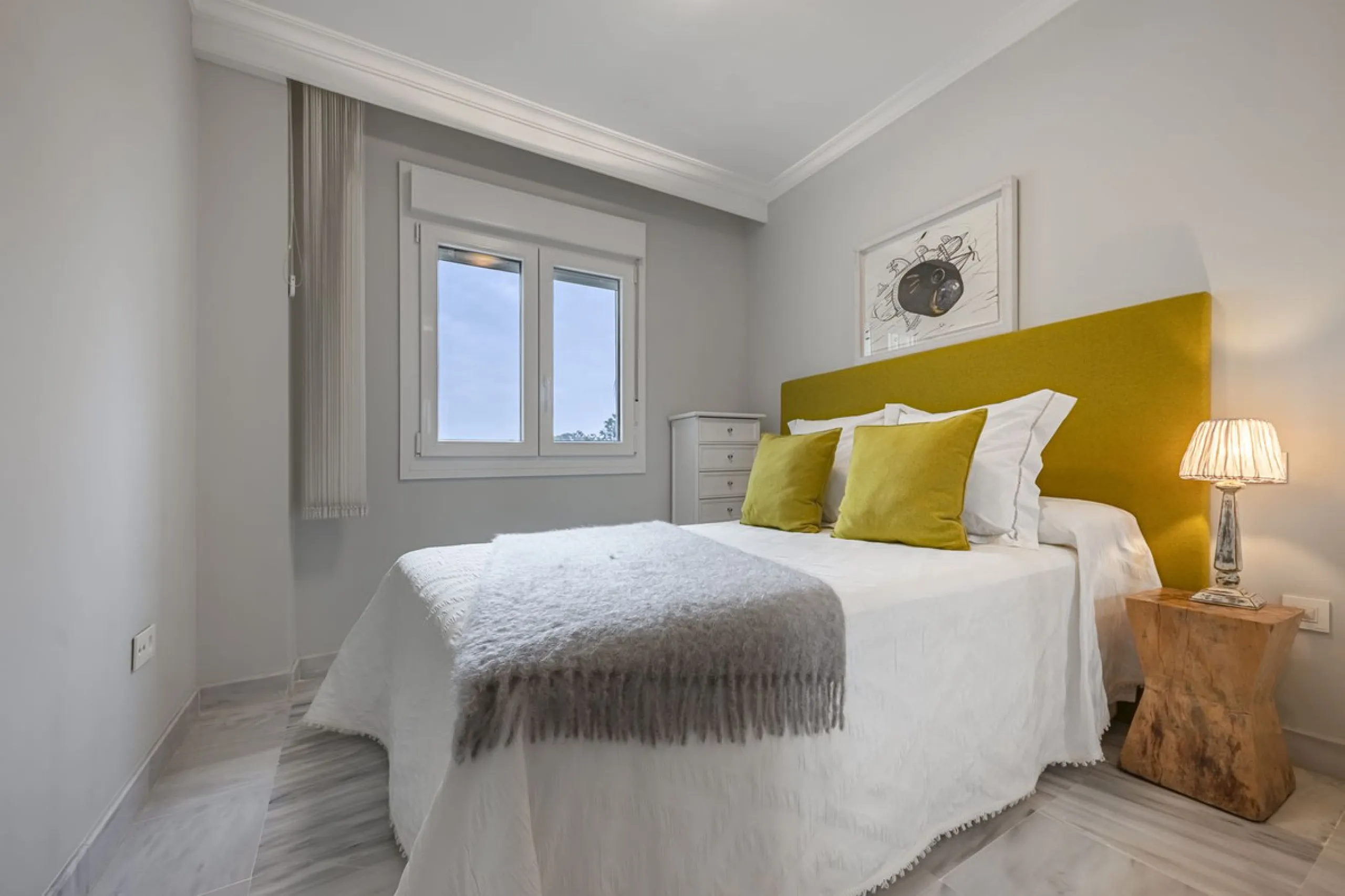 Apartment - Middle Floor Apartment в продаже в Marbella, Málaga. В доме 2 спален и 2 ванных комнат. Площадь дома 84 м²