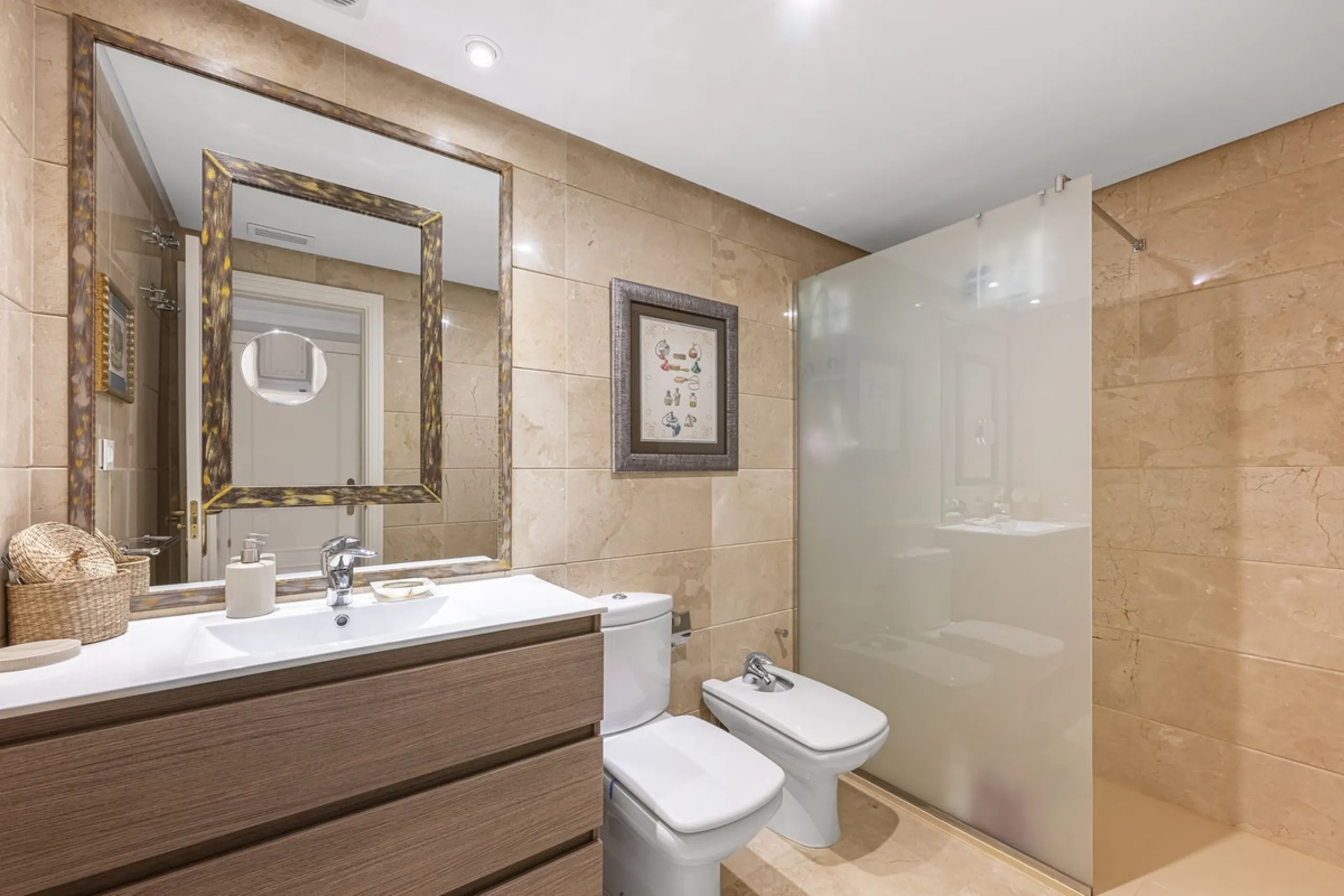 Apartment - Middle Floor Apartment в продаже в Marbella, Málaga. В доме 2 спален и 2 ванных комнат. Площадь дома 84 м²