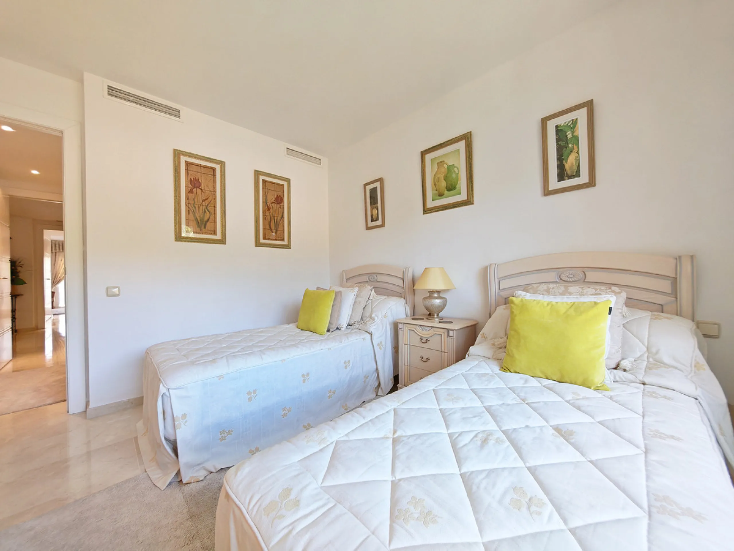 Apartment for sale in Rio Real Golf, Marbella with 2 bedrooms, 2 bathrooms, 2 en suite bathrooms and with orientation west, with communal swimming pool, private garage (1 parking spaces) and communal garden. Regarding property dimensions, it has 170 m² bu