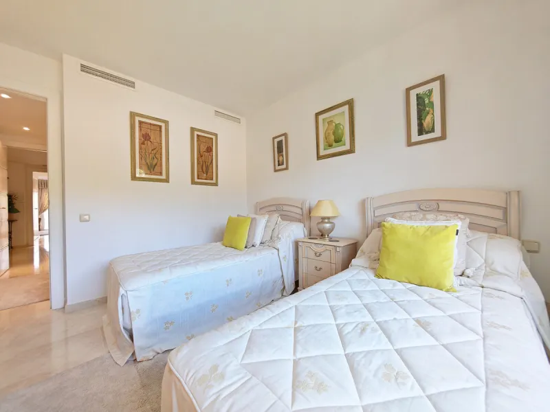 Apartment for sale in Rio Real Golf, Marbella with 2 bedrooms, 2 bathrooms, 2 en suite bathrooms and with orientation west, with communal swimming pool, private garage (1 parking spaces) and communal garden. Regarding property dimensions, it has 170 m² bu