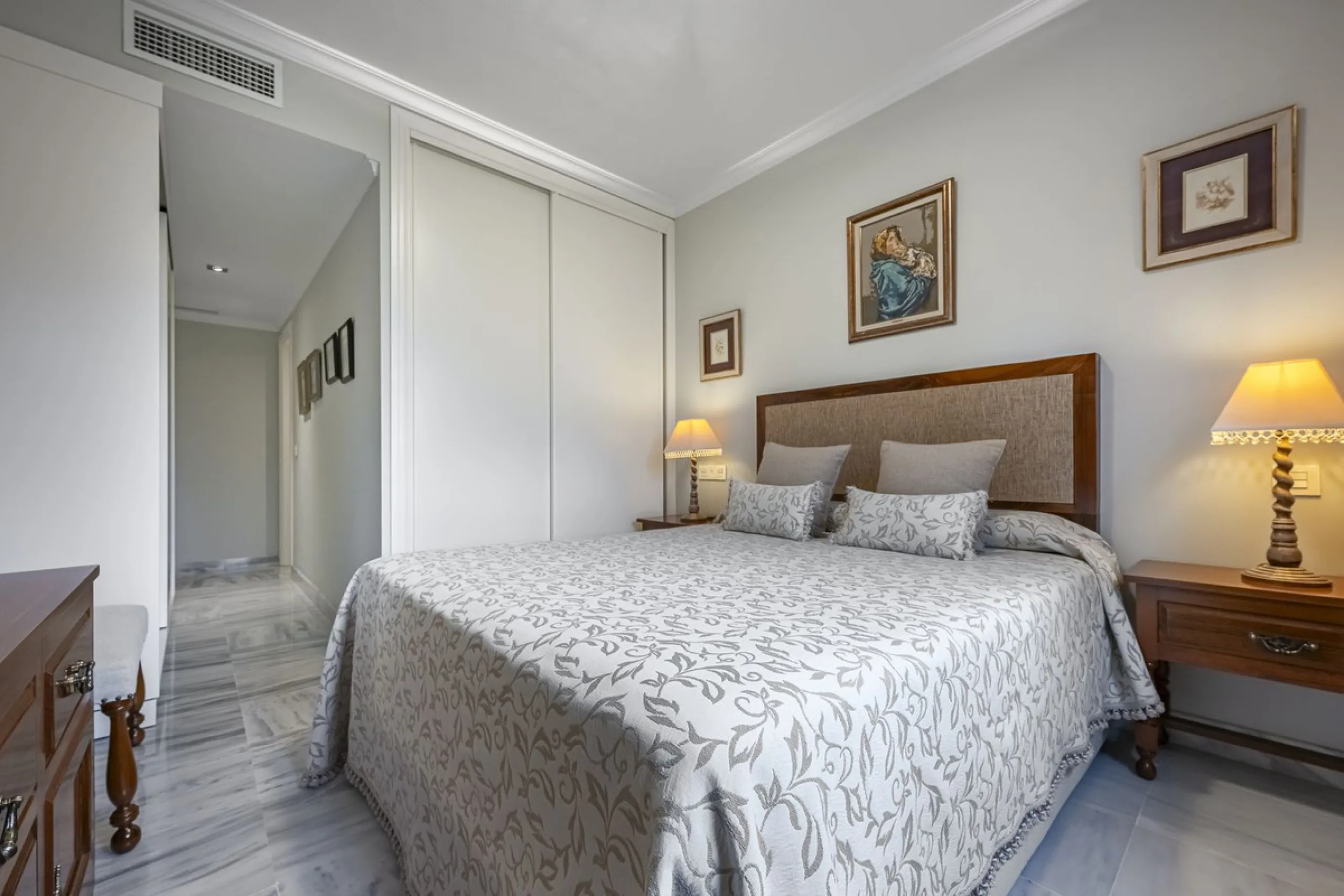 Apartment - Middle Floor Apartment в продаже в Marbella, Málaga. В доме 2 спален и 2 ванных комнат. Площадь дома 84 м²
