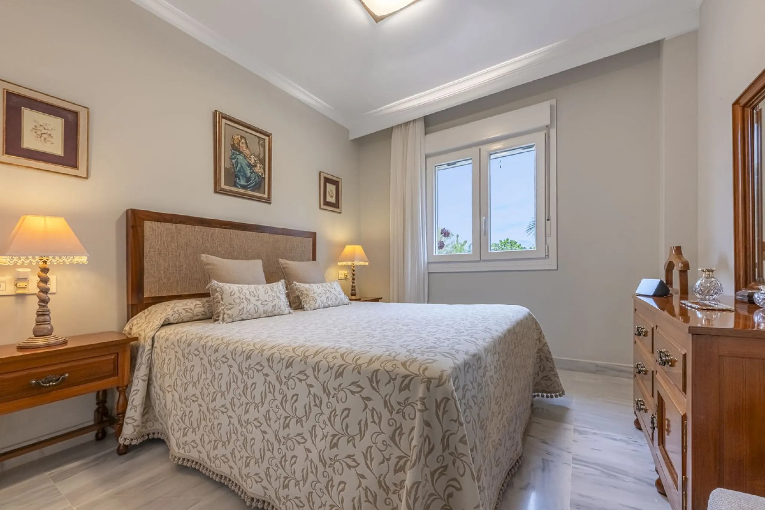 Apartment - Middle Floor Apartment в продаже в Marbella, Málaga. В доме 2 спален и 2 ванных комнат. Площадь дома 84 м²