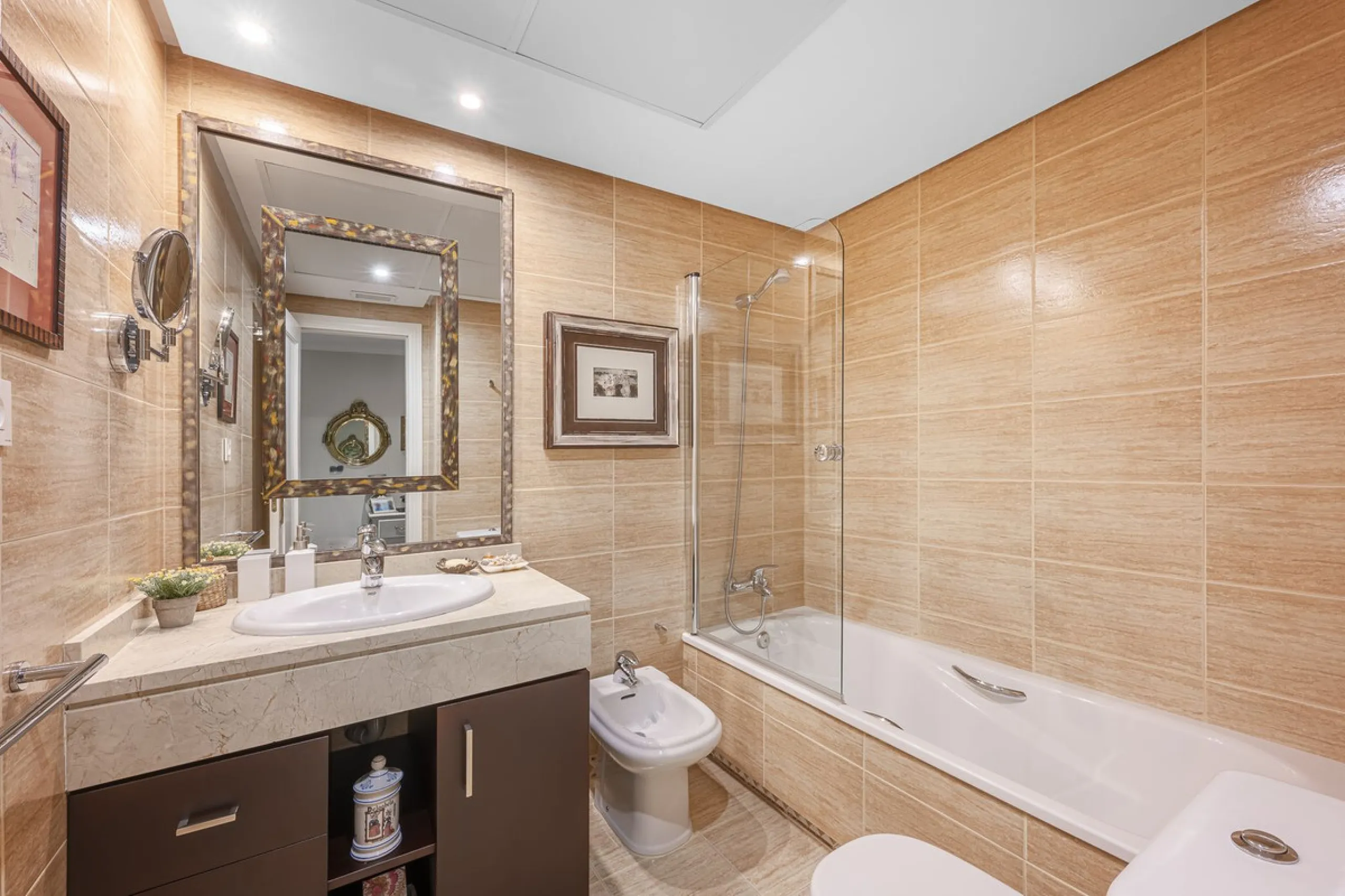 Apartment - Middle Floor Apartment в продаже в Marbella, Málaga. В доме 2 спален и 2 ванных комнат. Площадь дома 84 м²