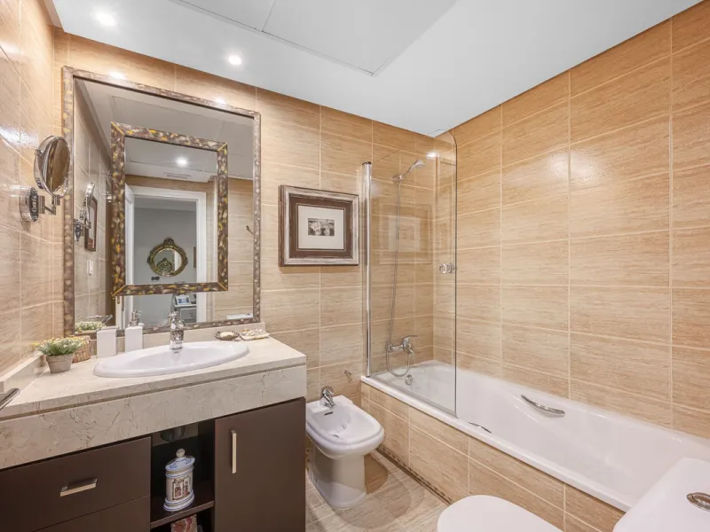 Apartment - Middle Floor Apartment в продаже в Marbella, Málaga. В доме 2 спален и 2 ванных комнат. Площадь дома 84 м²