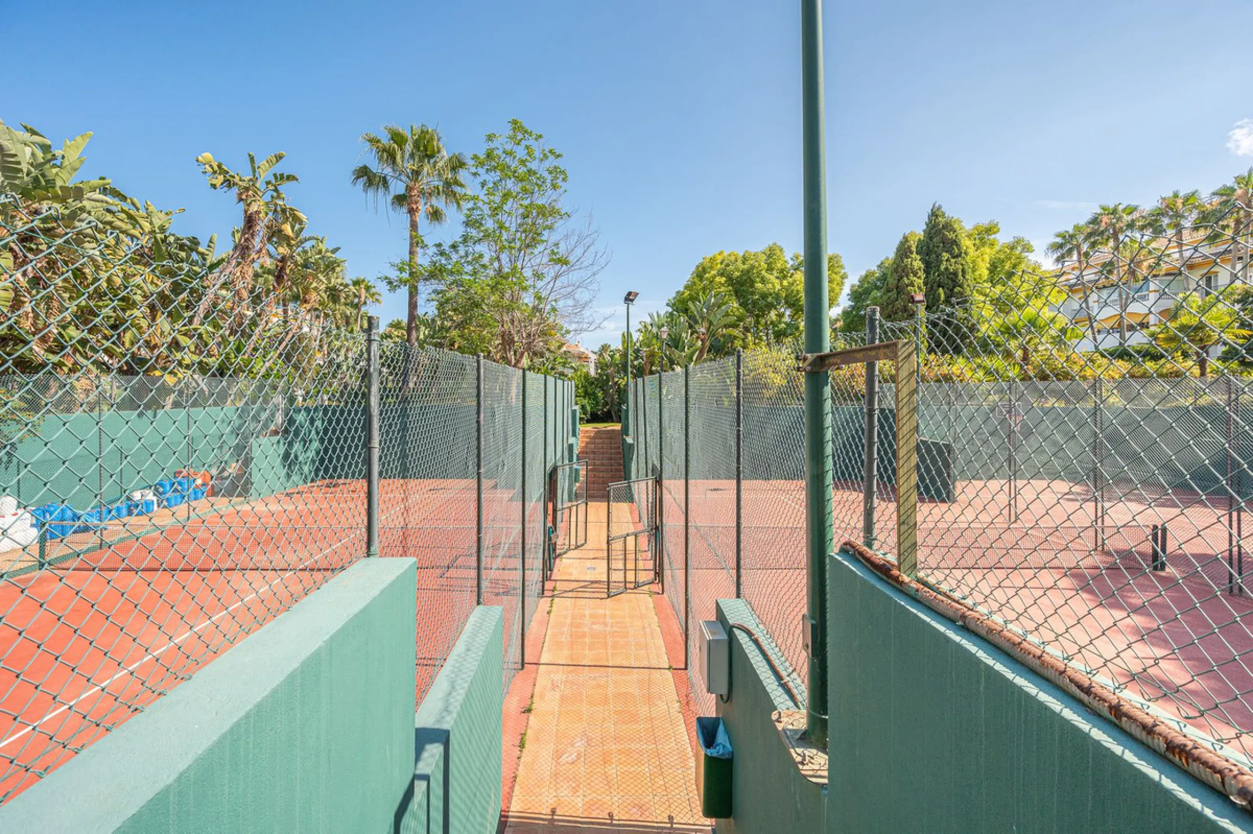 Apartment - Middle Floor Apartment в продаже в Marbella, Málaga. В доме 2 спален и 2 ванных комнат. Площадь дома 84 м²