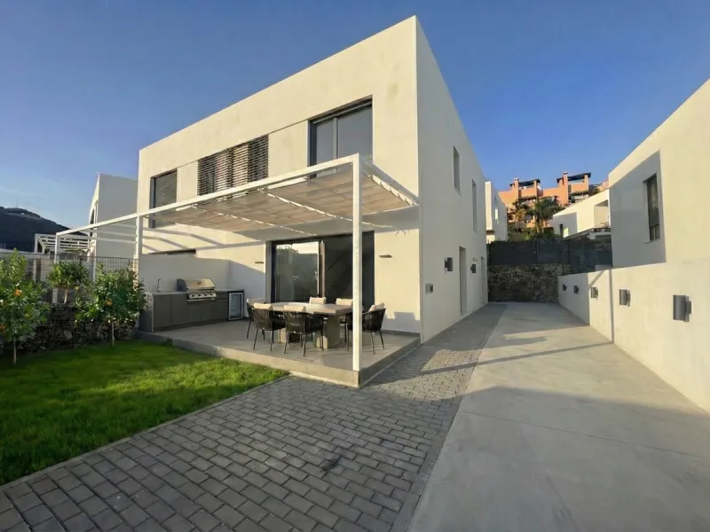 4 BEDROOM PROPERTY FOR SALE IN RIVIERA DEL SOL - WITH RENDERS