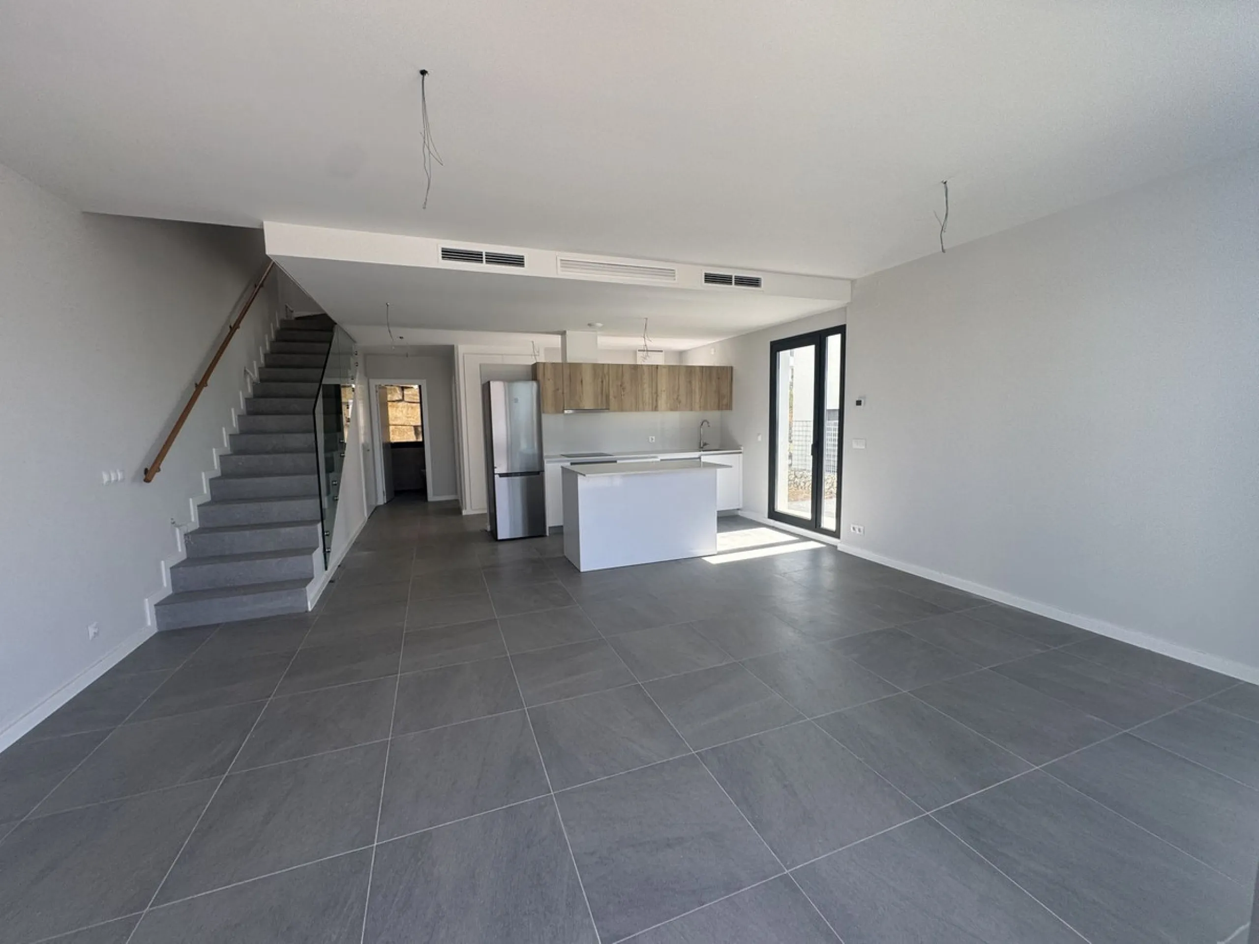 House - Townhouse в продаже в Mijas, Málaga. В доме 4 спален и 3 ванных комнат. Площадь дома 145 м². Площадь участка 102 м²