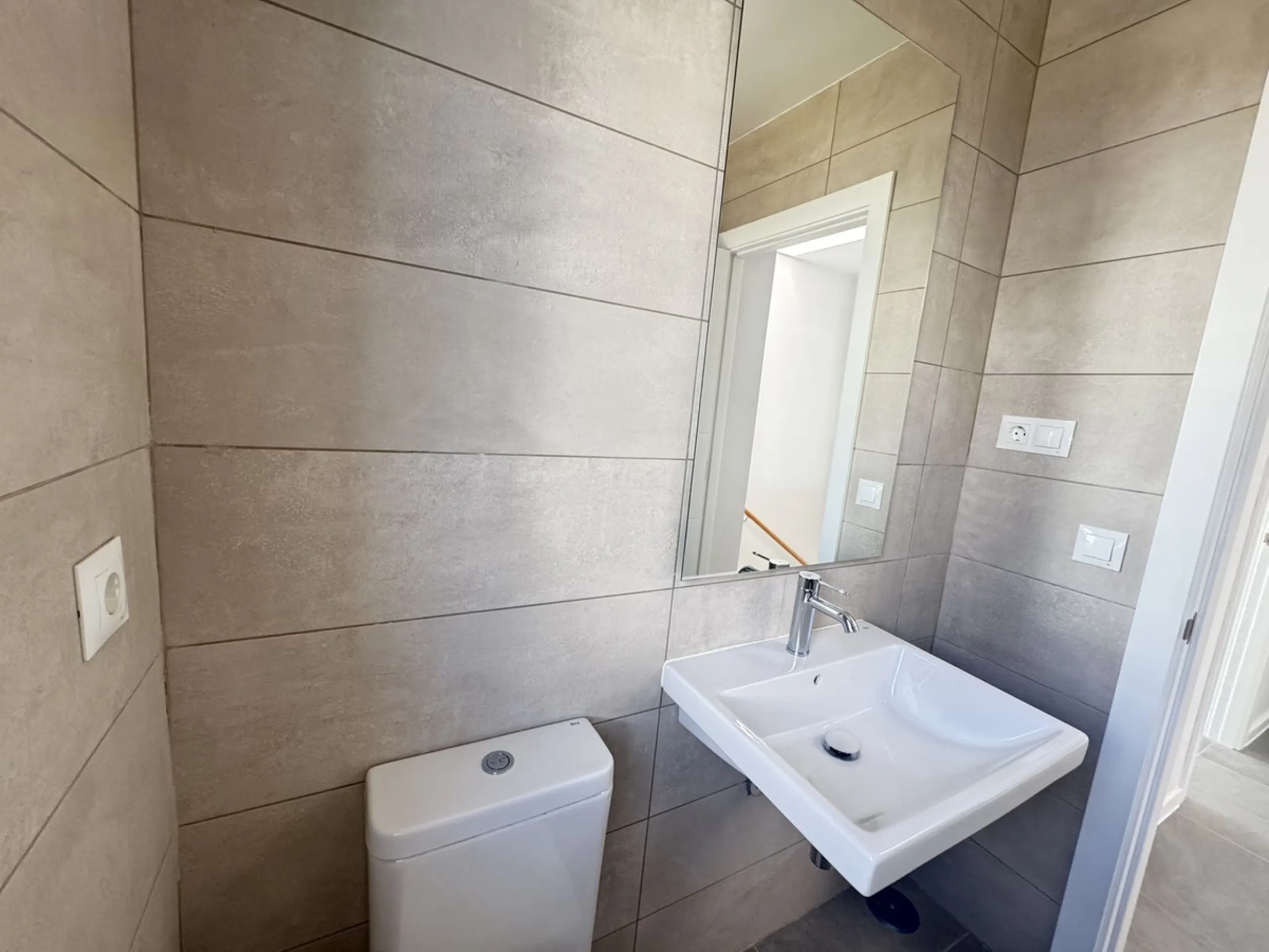 House - Townhouse в продаже в Mijas, Málaga. В доме 4 спален и 3 ванных комнат. Площадь дома 145 м². Площадь участка 102 м²