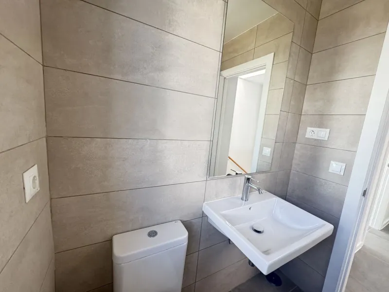 House - Townhouse в продаже в Mijas, Málaga. В доме 4 спален и 3 ванных комнат. Площадь дома 145 м². Площадь участка 102 м²