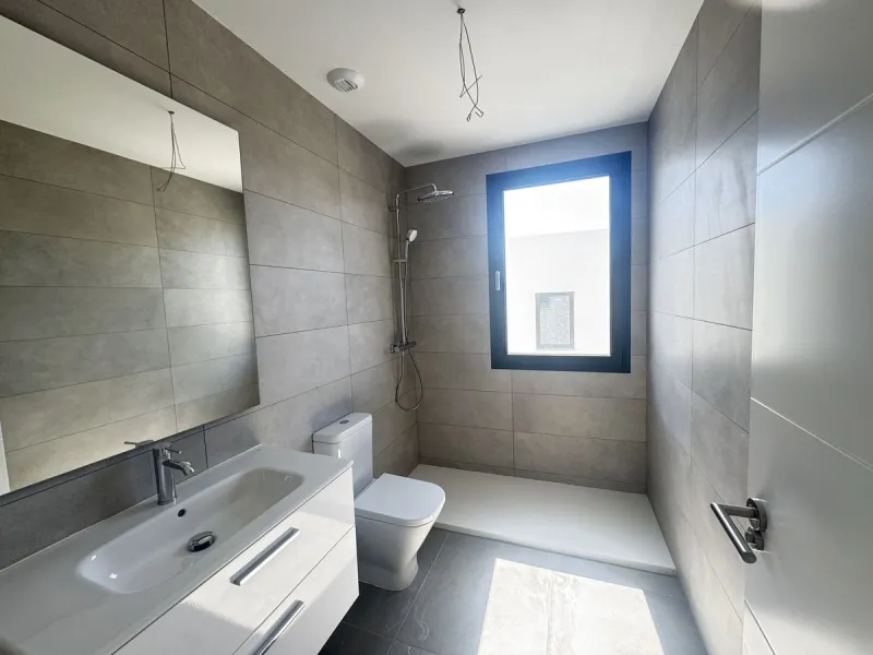 House - Townhouse в продаже в Mijas, Málaga. В доме 4 спален и 3 ванных комнат. Площадь дома 145 м². Площадь участка 102 м²