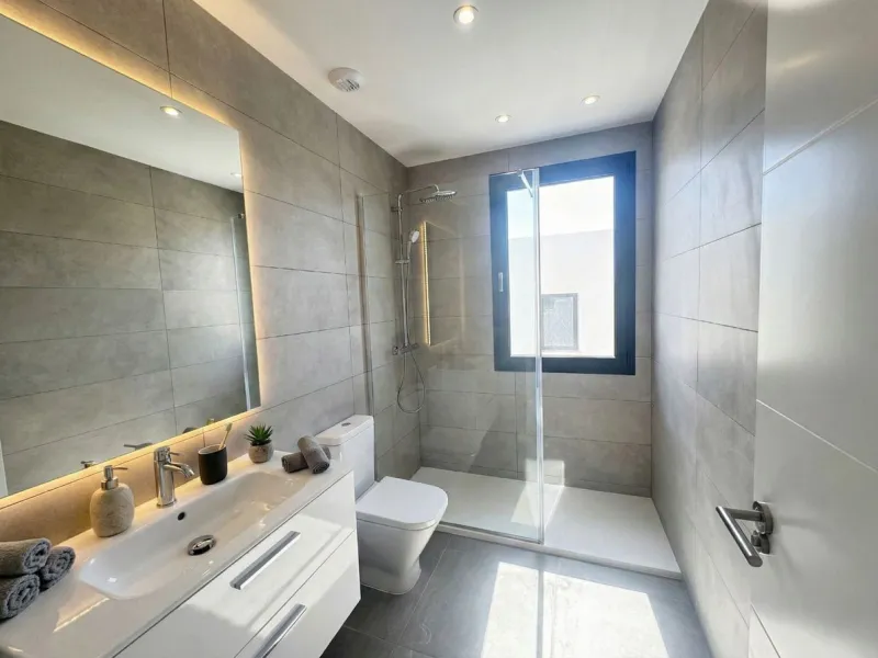 House - Townhouse в продаже в Mijas, Málaga. В доме 4 спален и 3 ванных комнат. Площадь дома 145 м². Площадь участка 102 м²