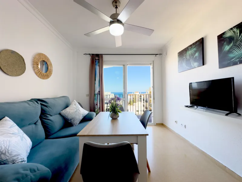 We present this modern 2-bedroom apartment with sea views.
