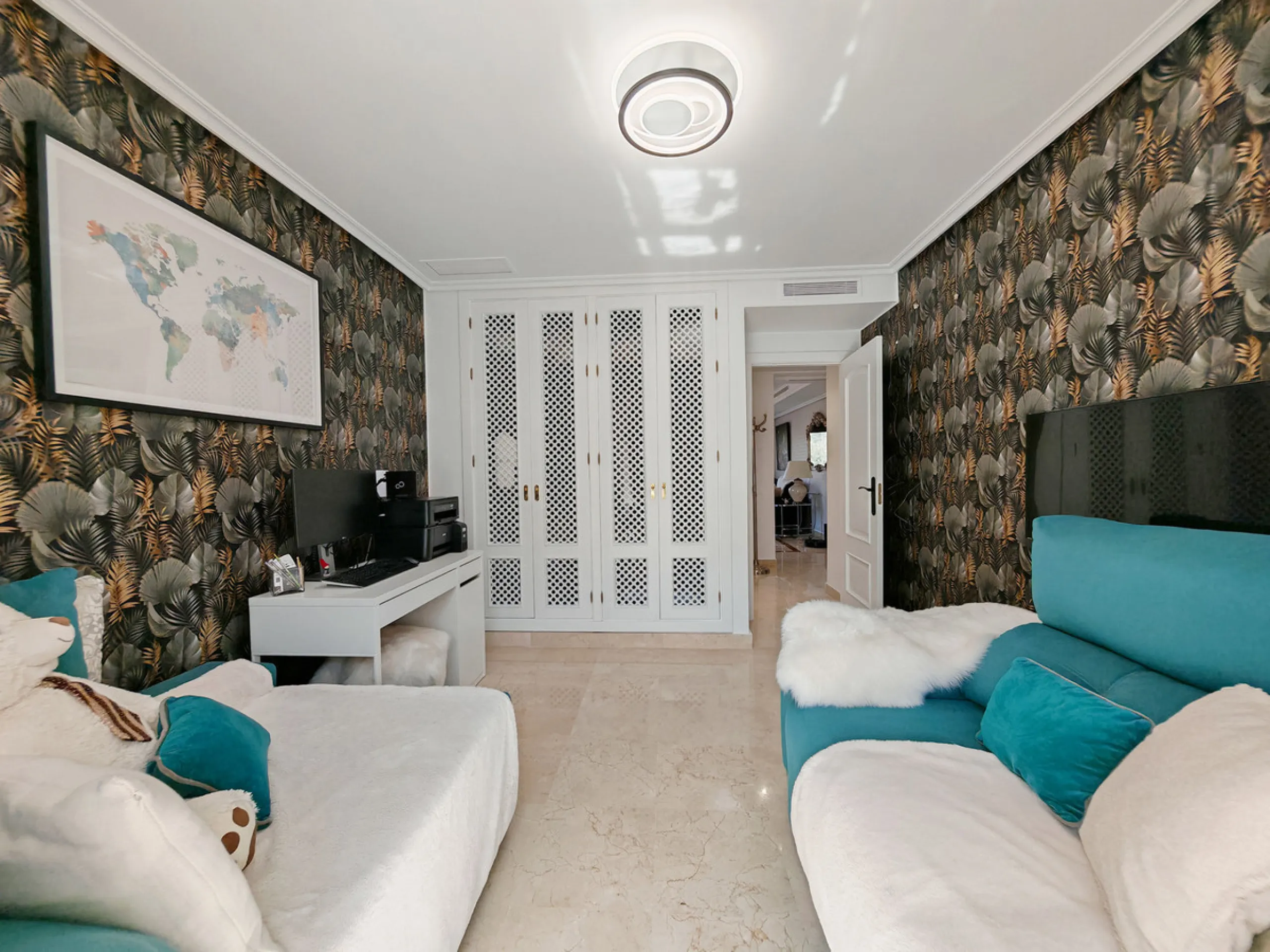 Apartment - Duplex в продаже в Marbella, Málaga. В доме 3 спален и 3 ванных комнат. Площадь дома 270 м²