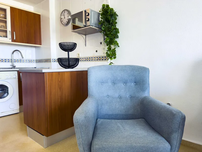 We present this modern 2-bedroom apartment with sea views.